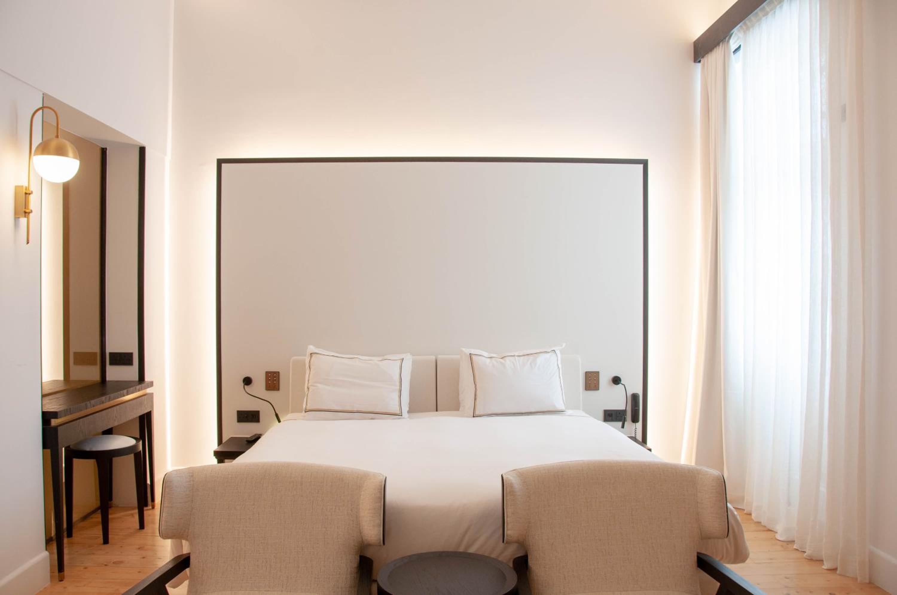 Deluxe Double or Twin Room - Photo 15