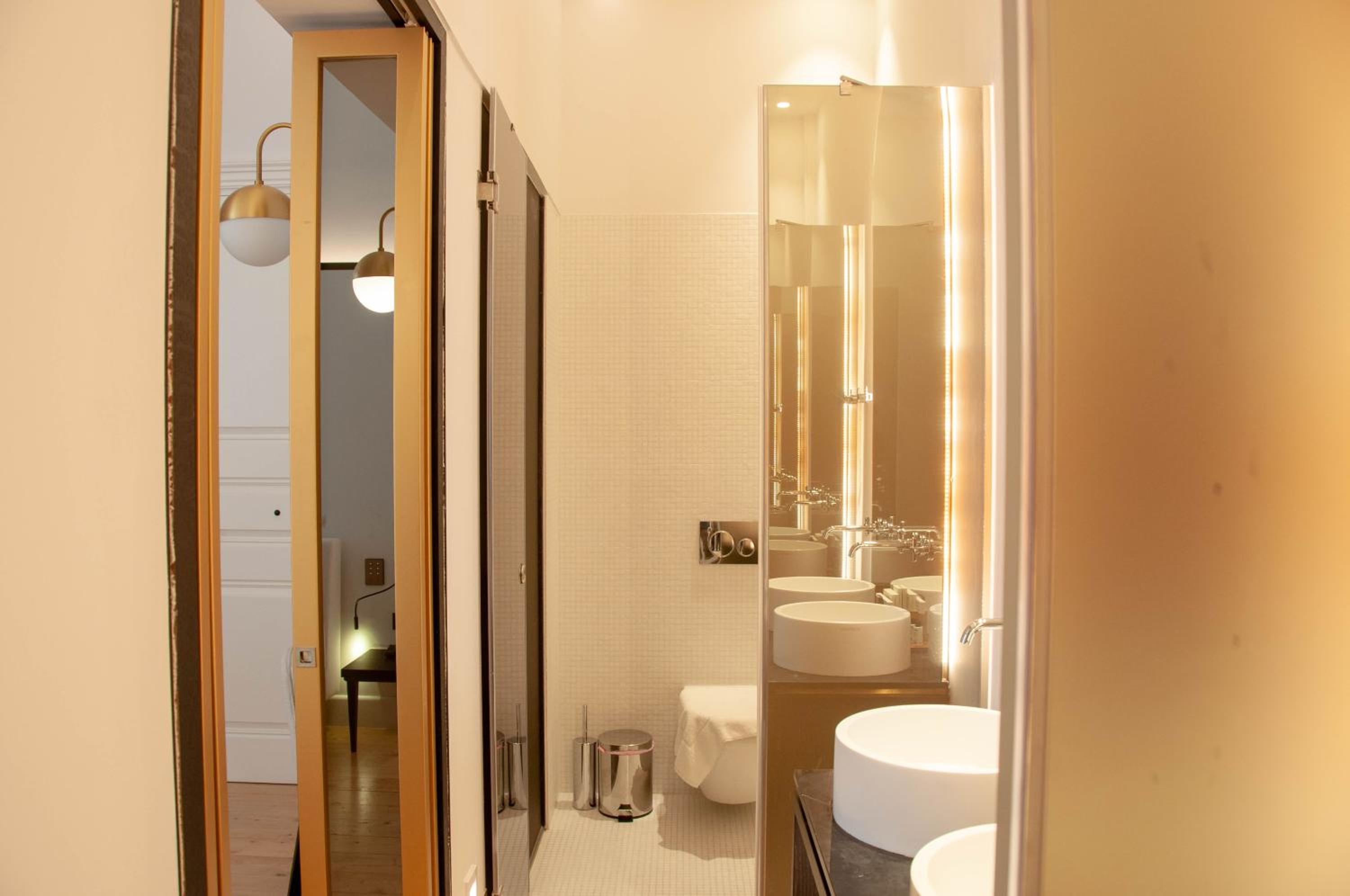 Deluxe Double or Twin Room - Photo 16