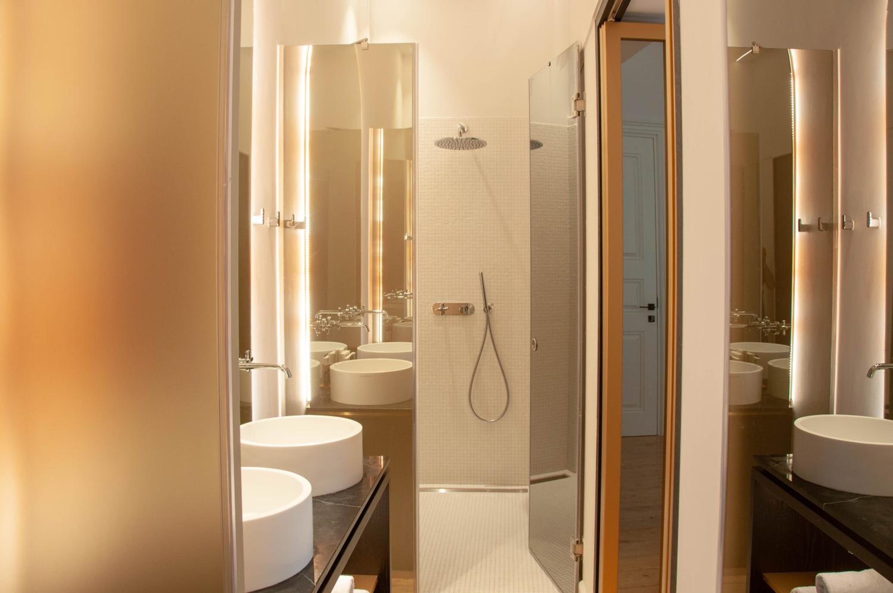 Deluxe Double or Twin Room - Photo 17