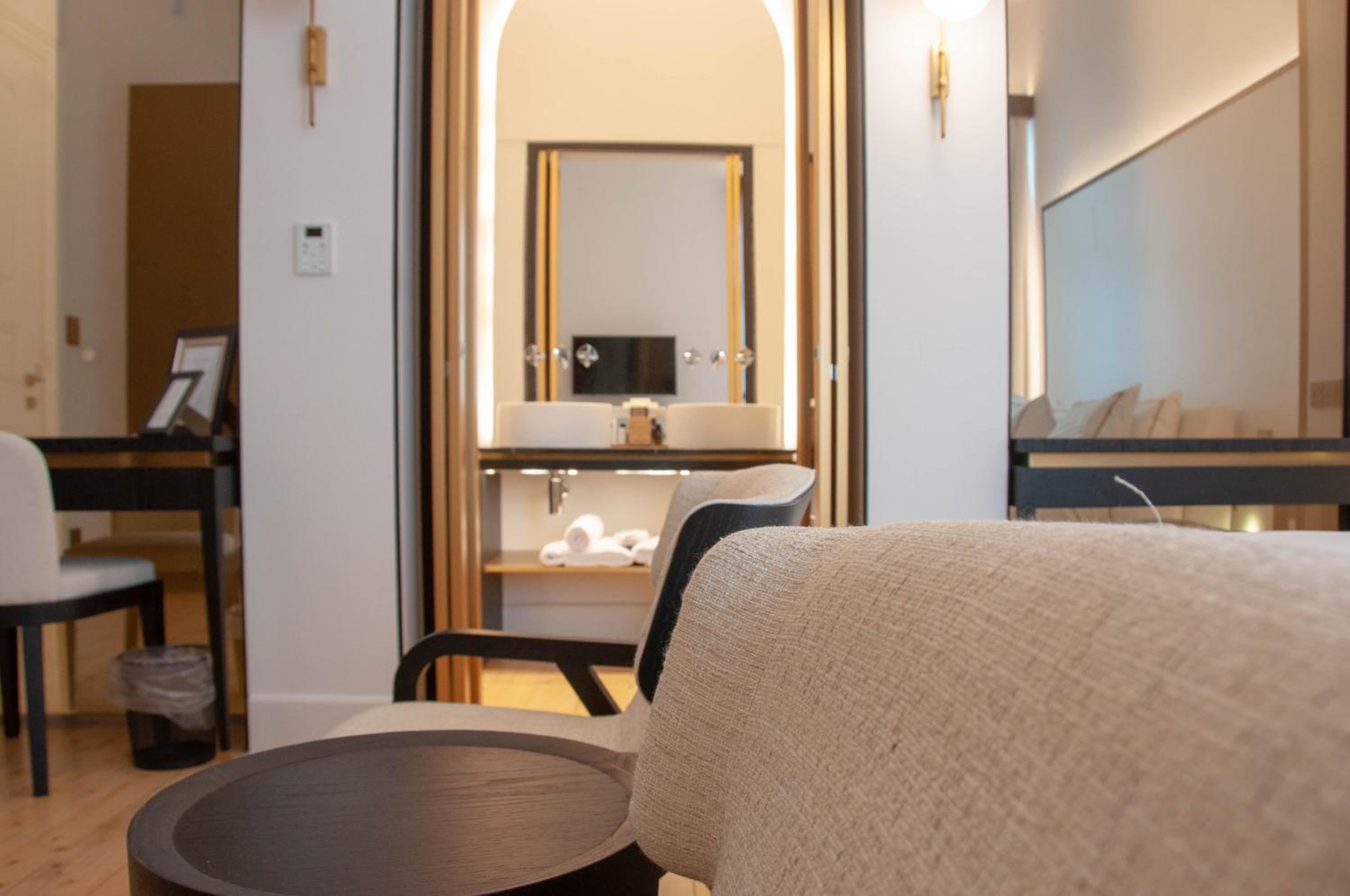 Deluxe Double or Twin Room - Photo 19