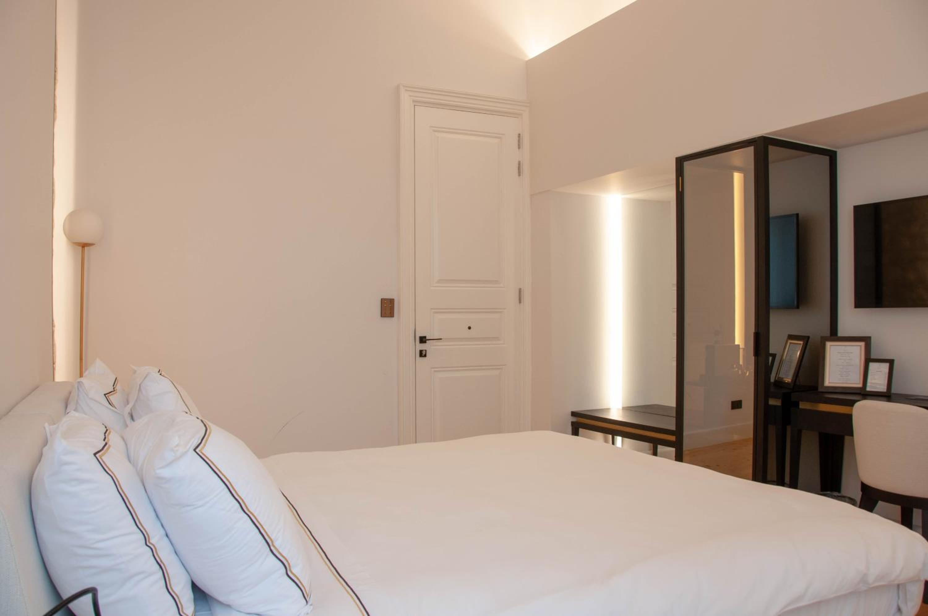 Deluxe Double or Twin Room - Photo 23