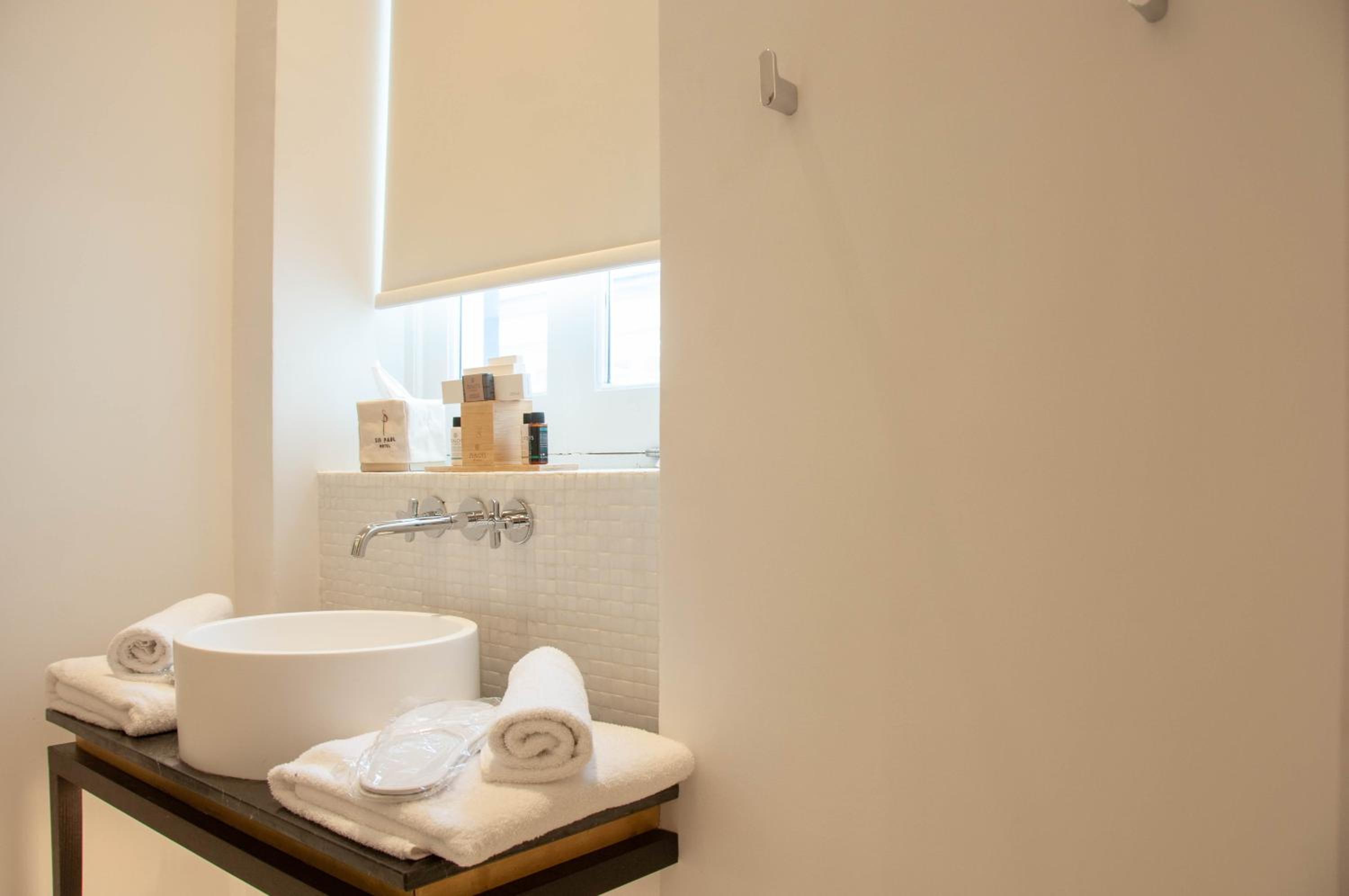 Deluxe Double or Twin Room - Photo 25