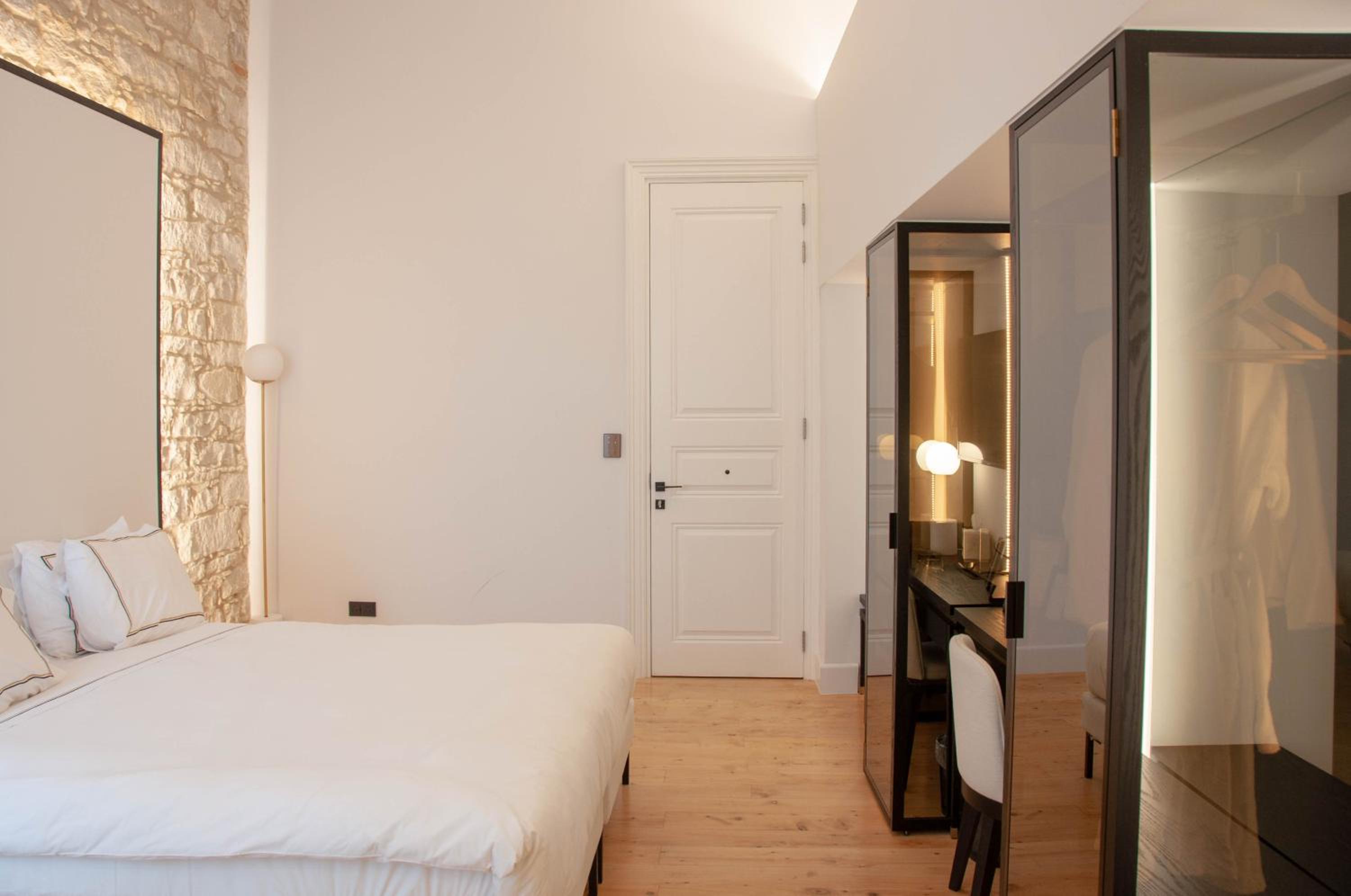 Deluxe Double or Twin Room - Photo 29