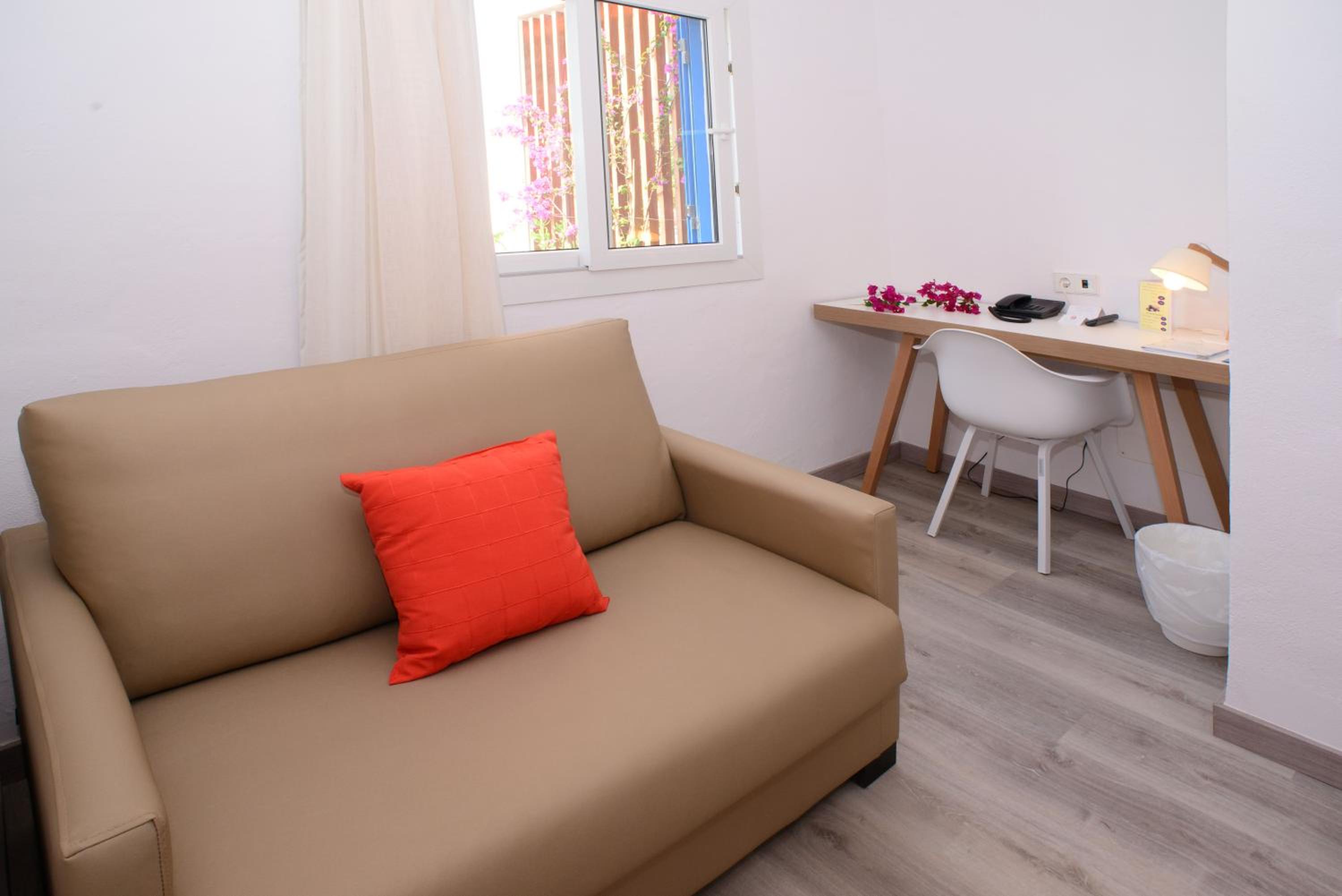 Double Room with Garden View - Photo 2