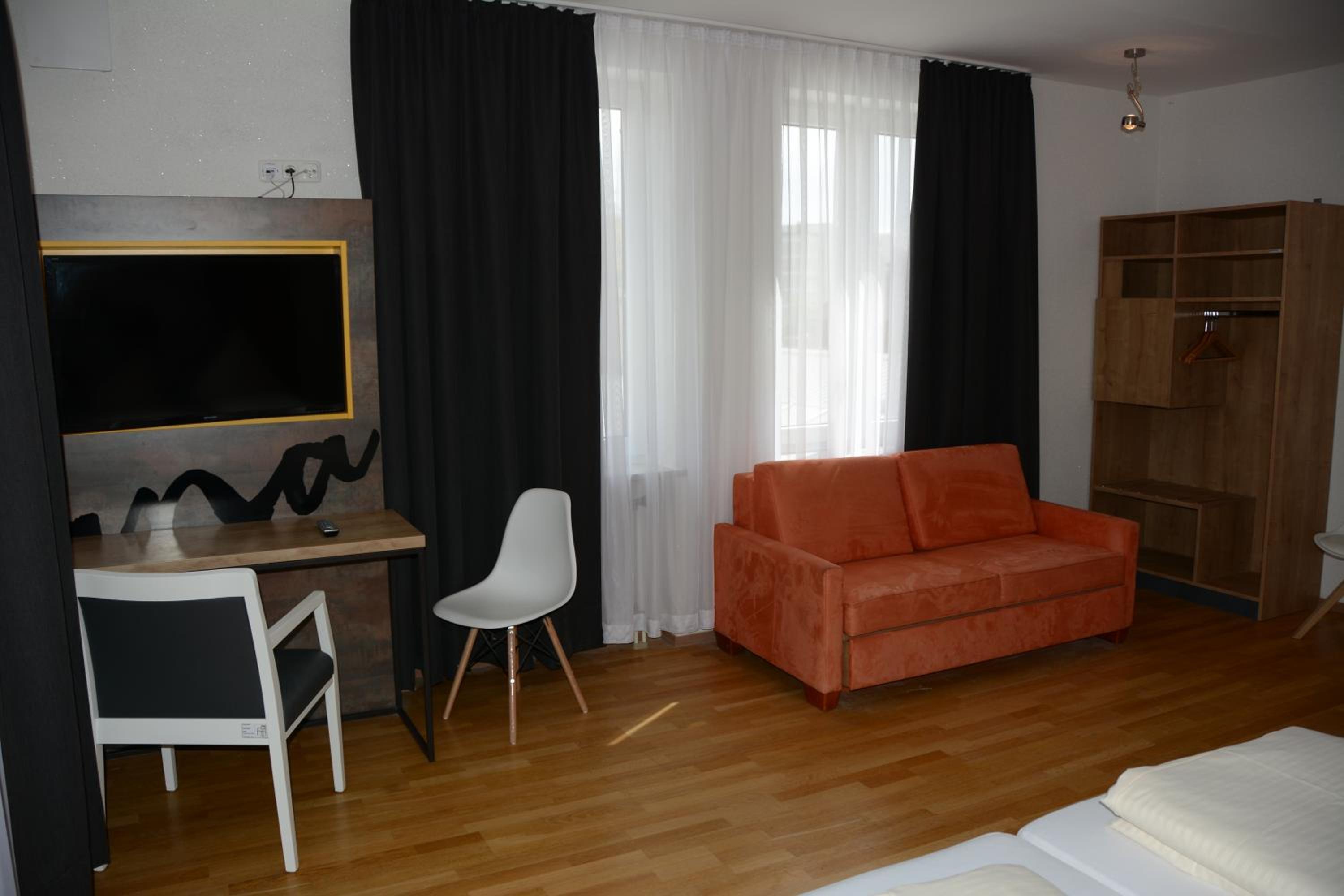 Studio Apartment - Photo 1