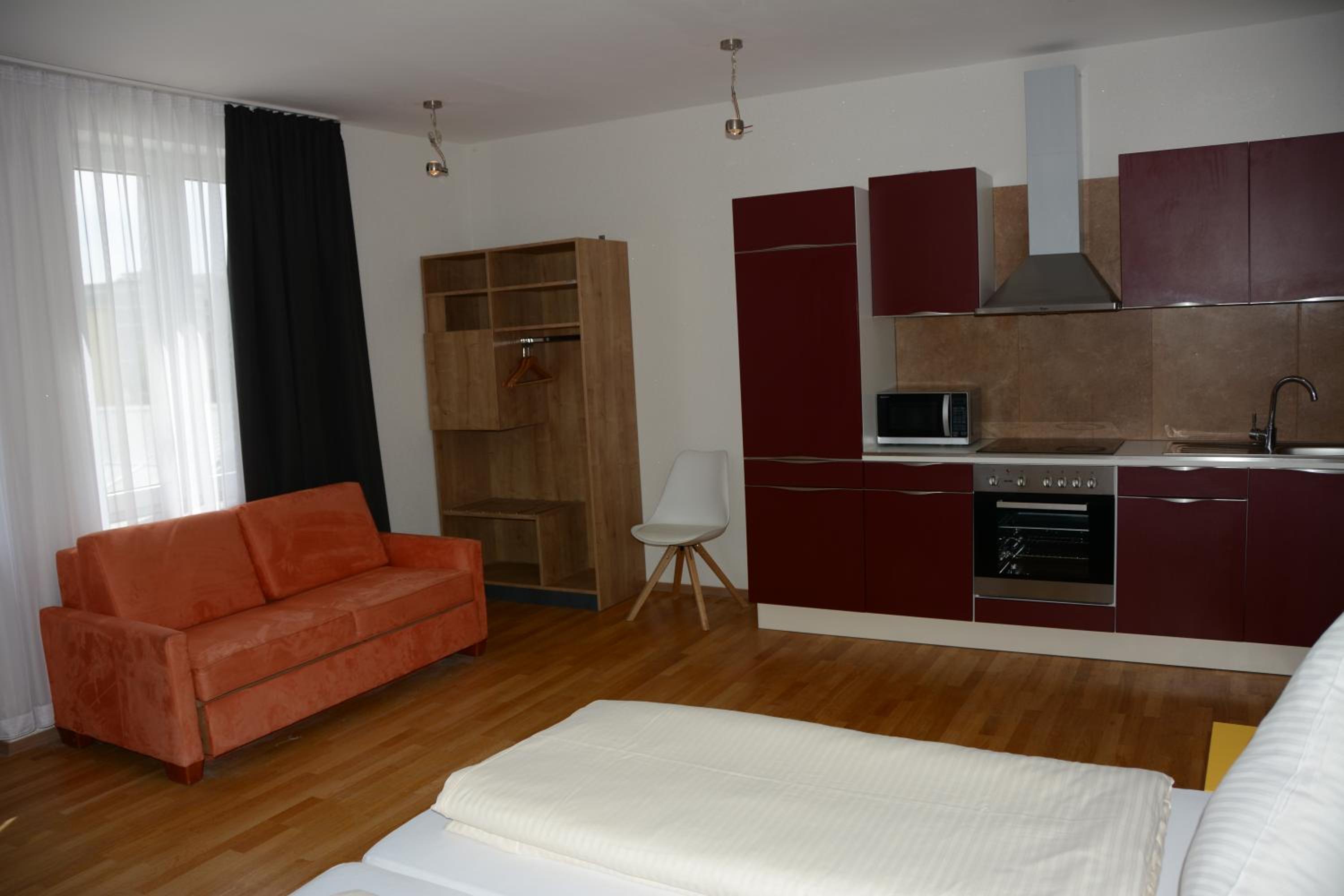 Studio Apartment - Photo 8
