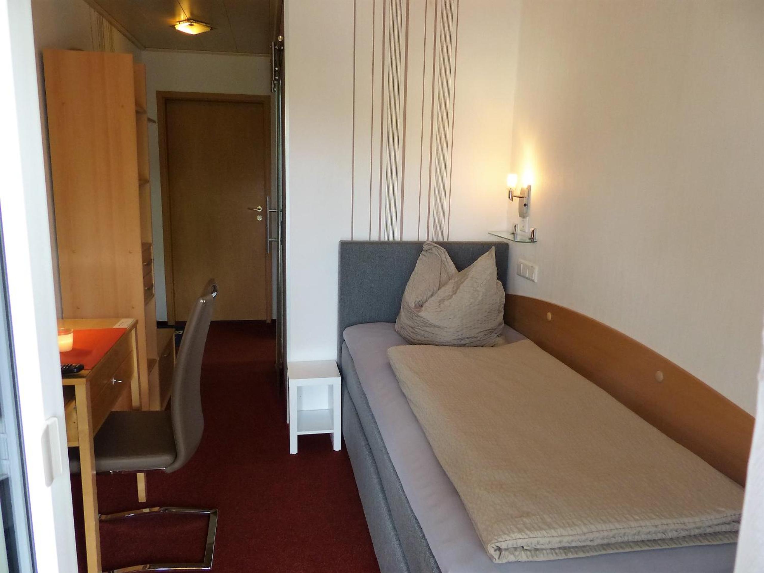 Single Room with Balcony photo 2