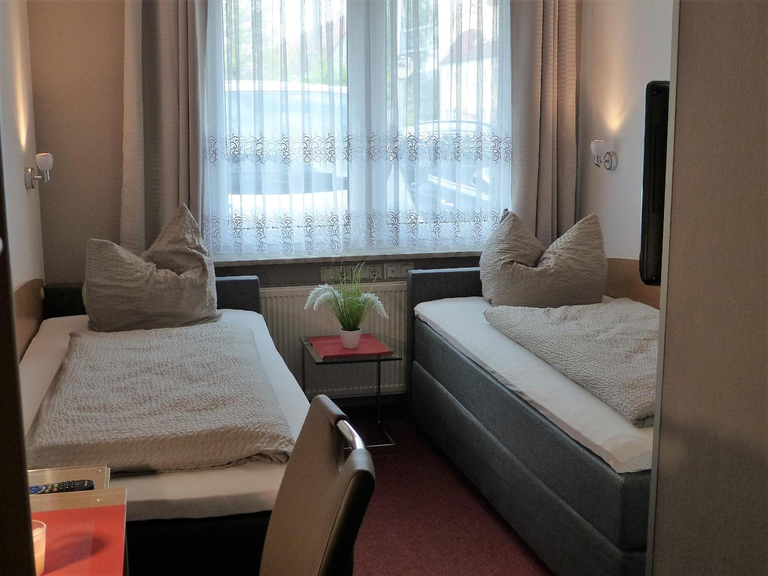 Twin Room - Disability Access - Photo 1