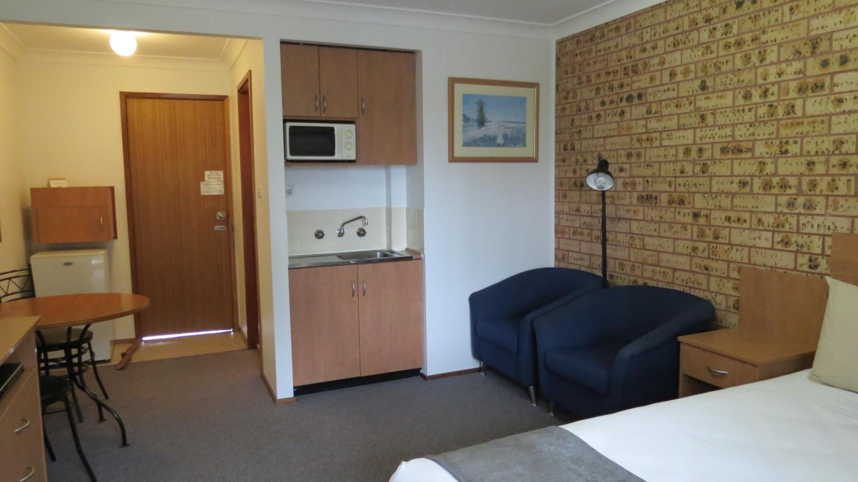 Queen Room with Balcony photo 2