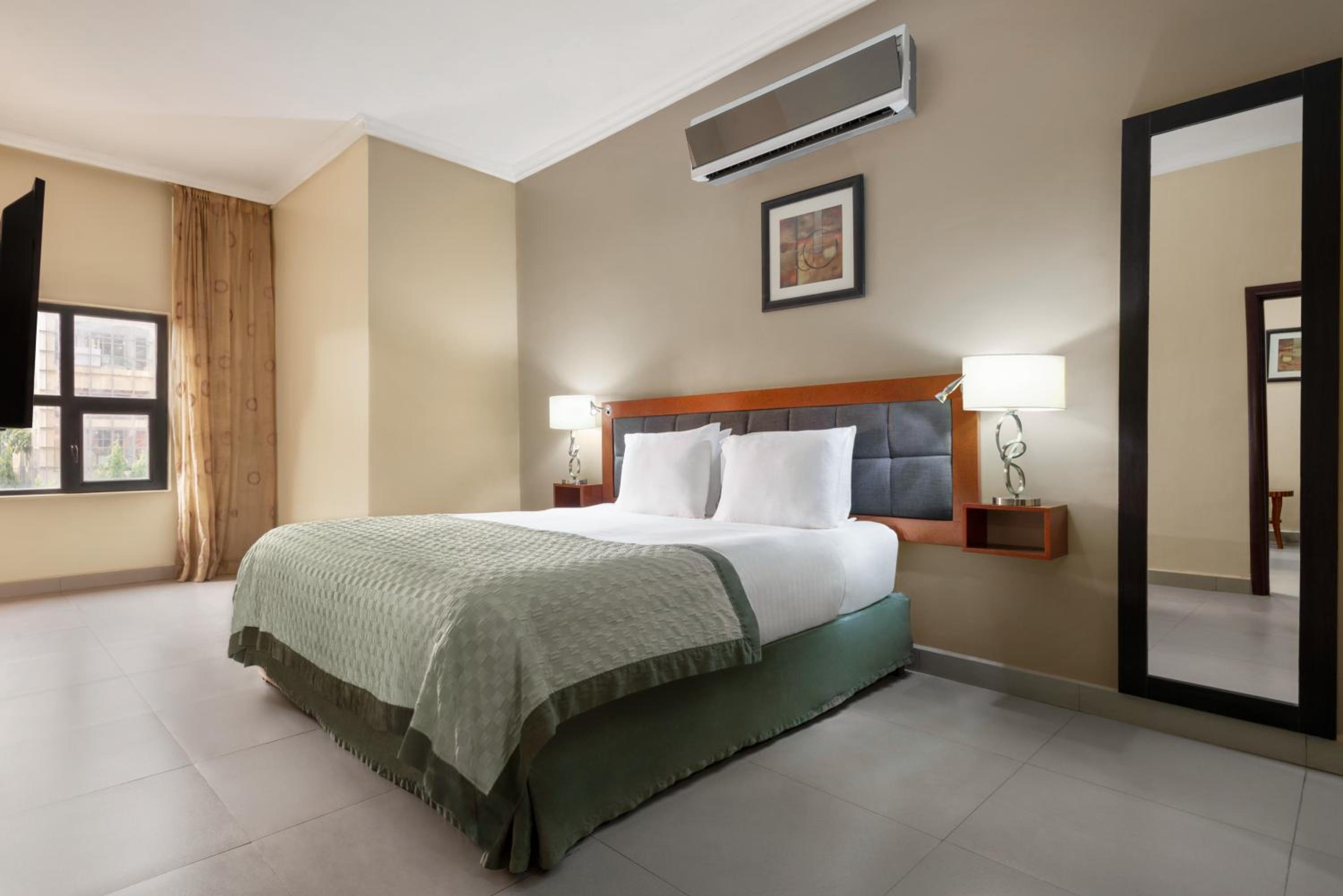 King Suite - Non-Smoking - Photo 1