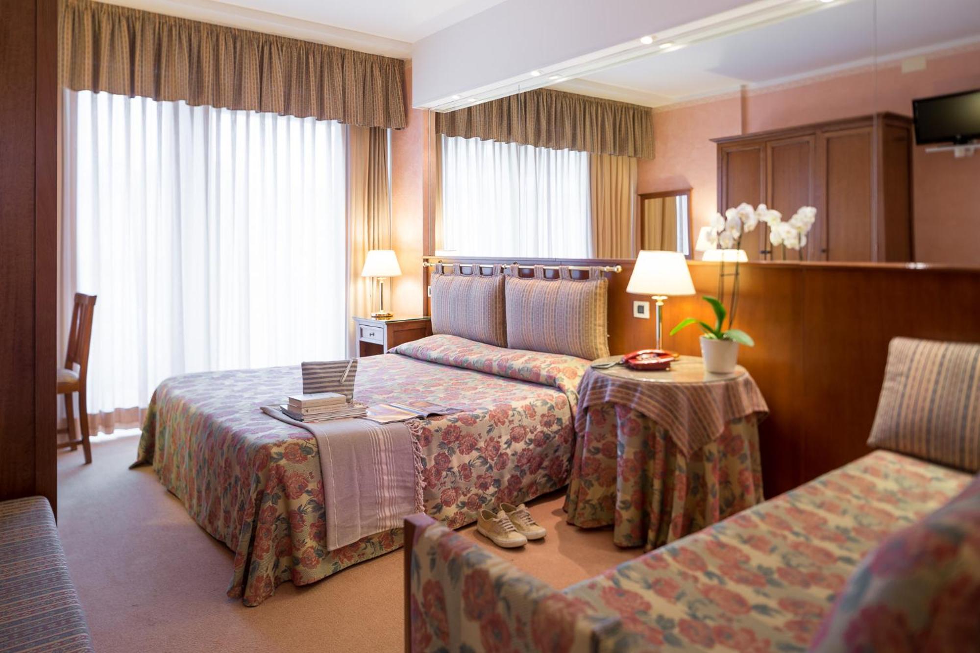 Superior Room with Pool View - Photo 1