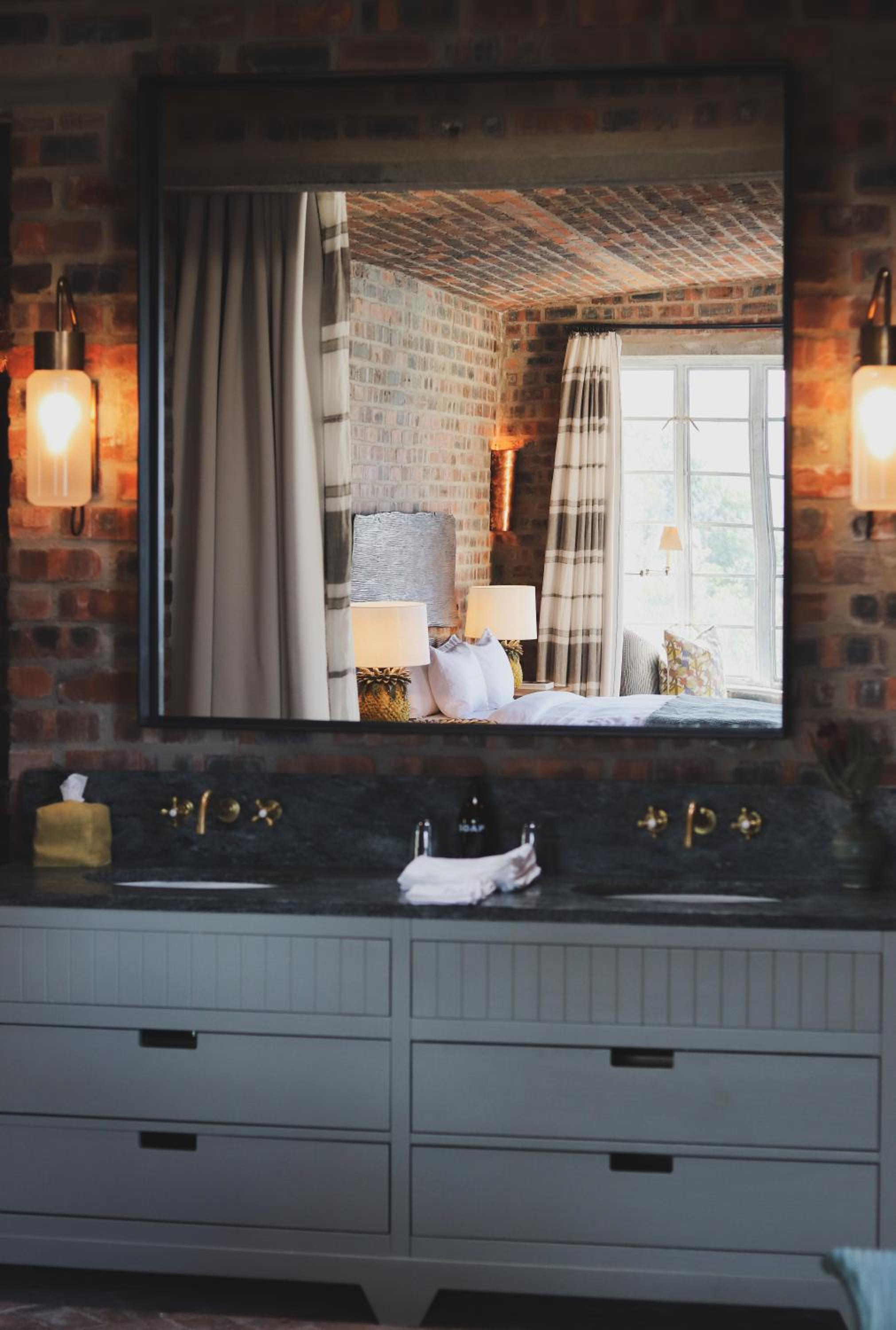 Deluxe King Suite photo 3