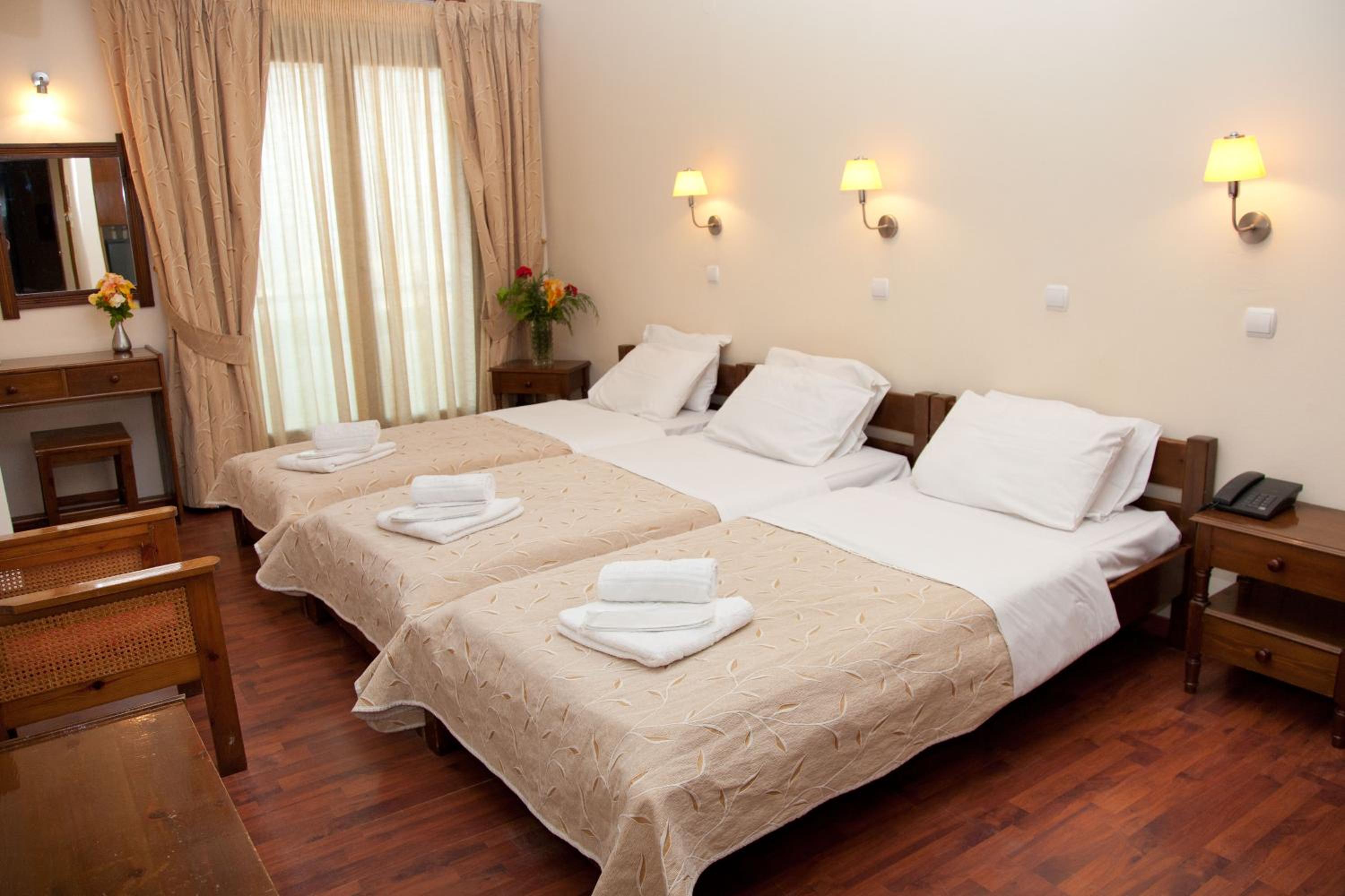 Triple Room with Sea View - Photo 13