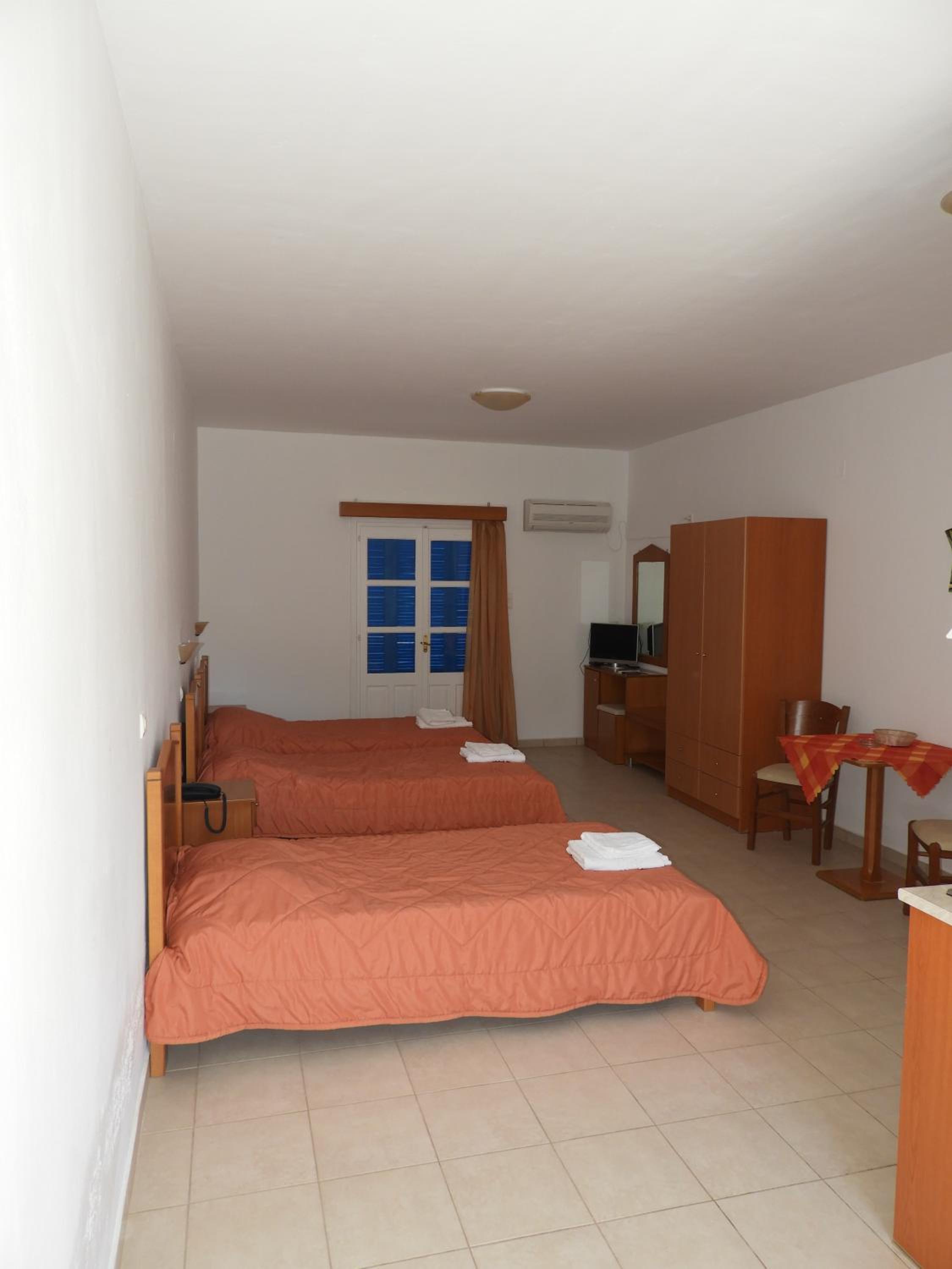 Budget Twin Room photo 2