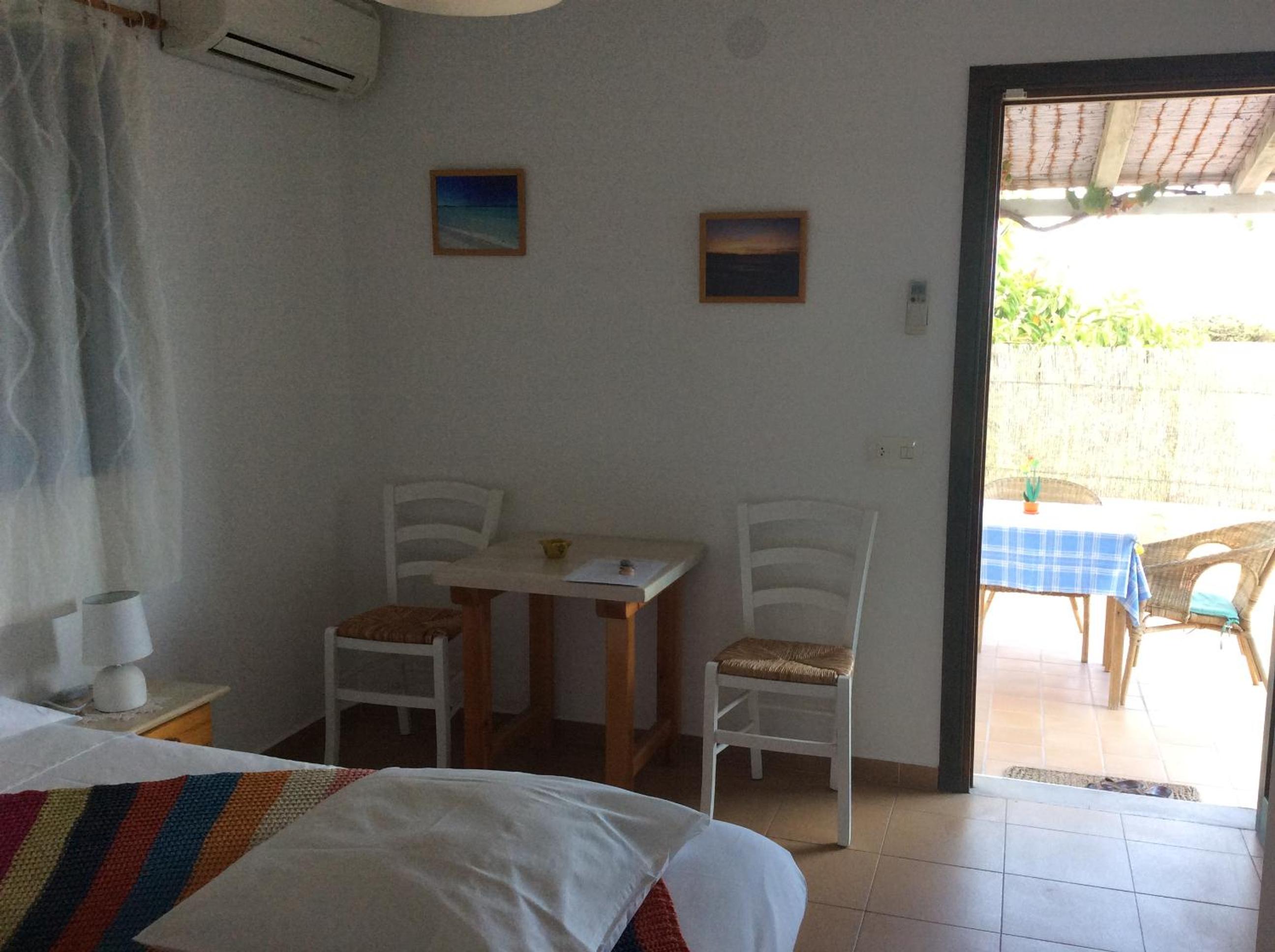 Estudio con vista al jardín