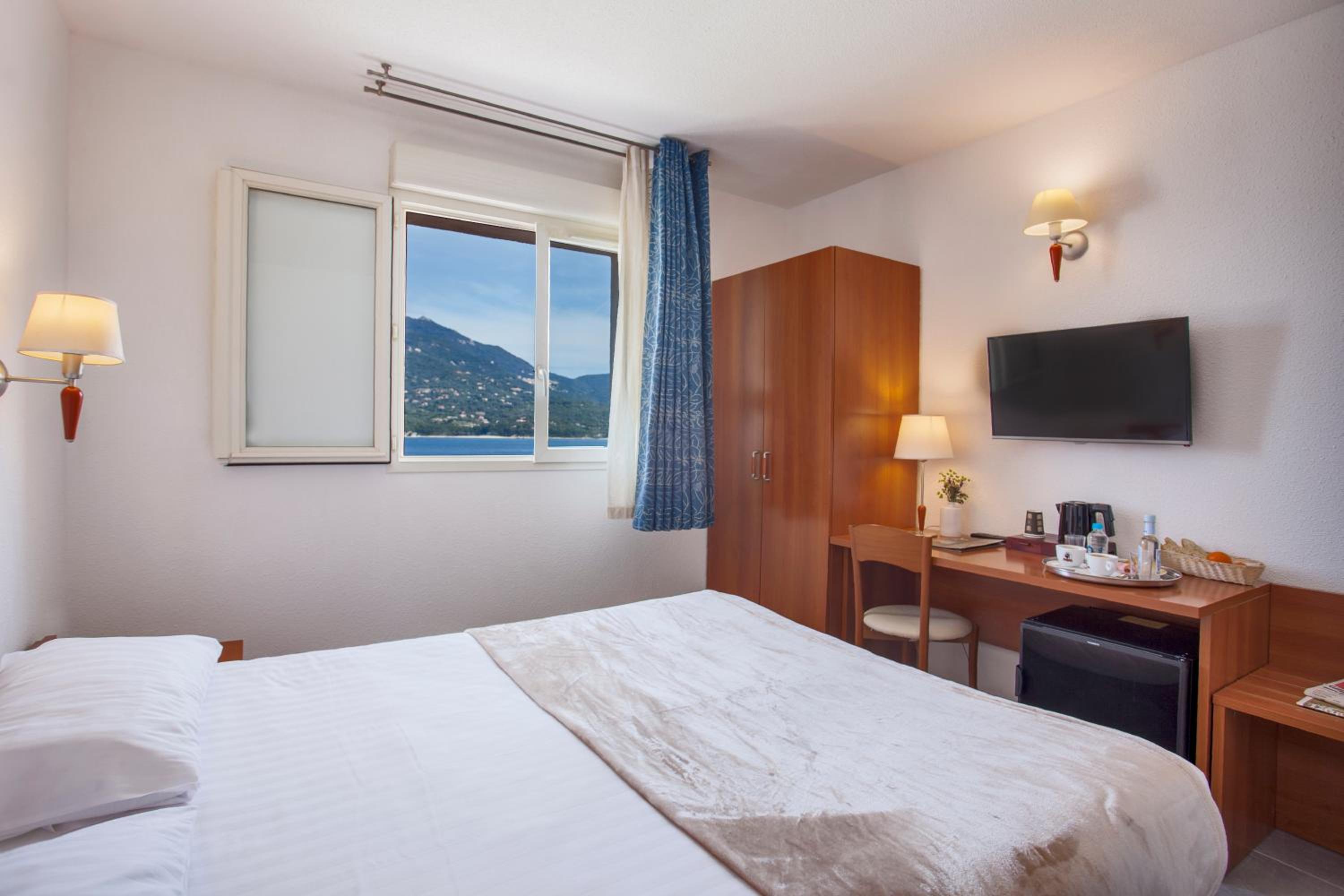 Double Room with Sea View - Photo 9