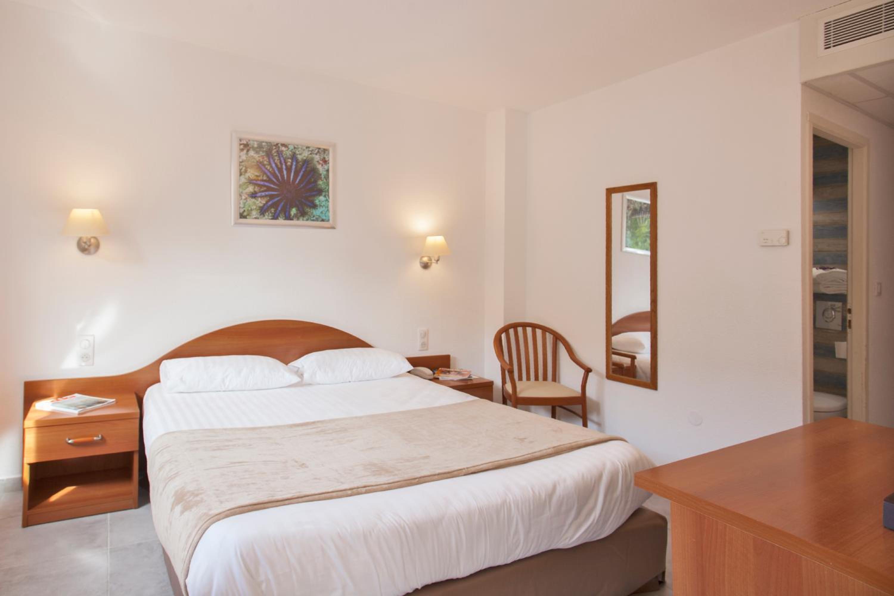 Double Room with Street View - Photo 1