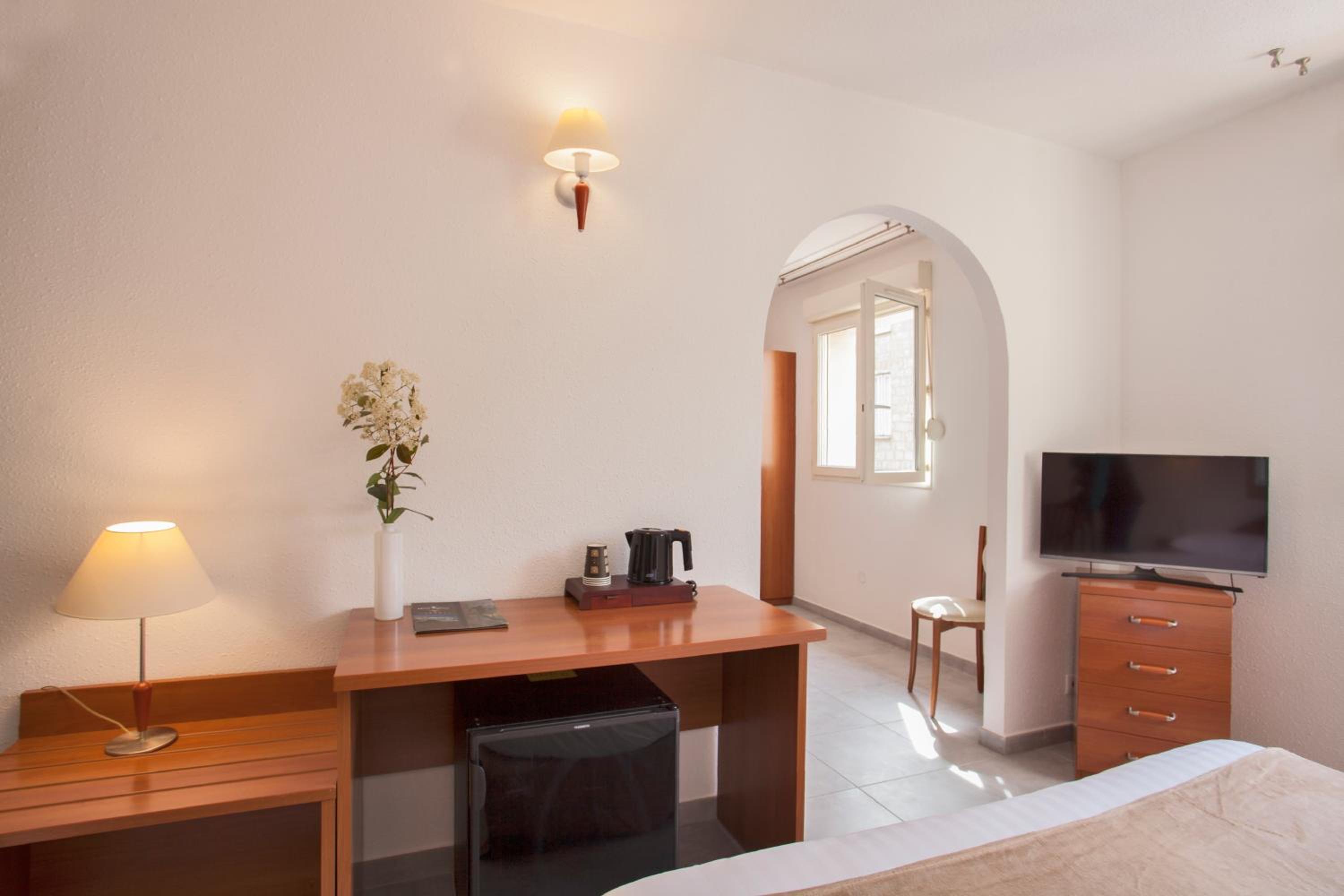 Quadruple Room with Street View - Photo 1
