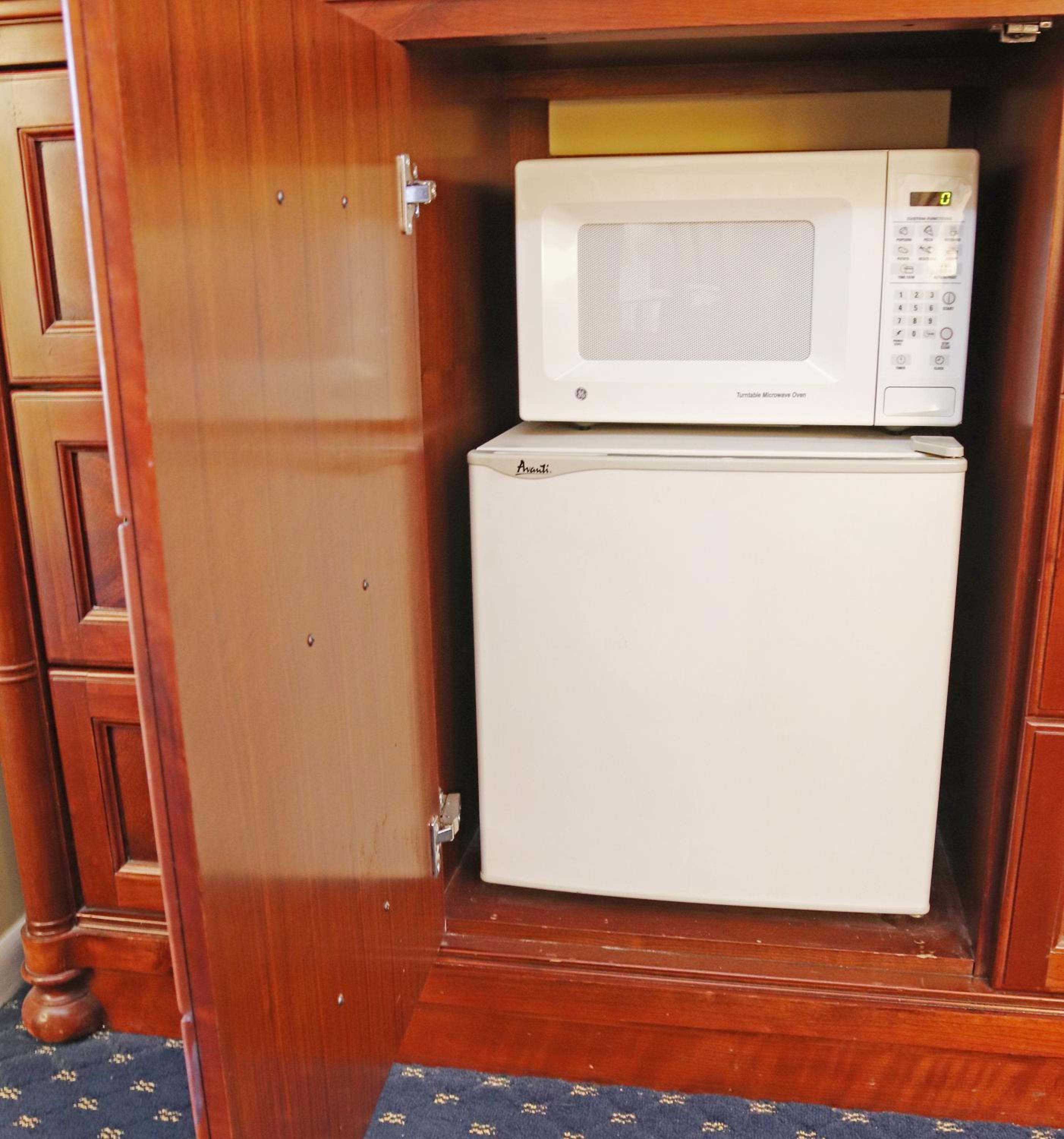 King Room - Non-Smoking - Photo 4