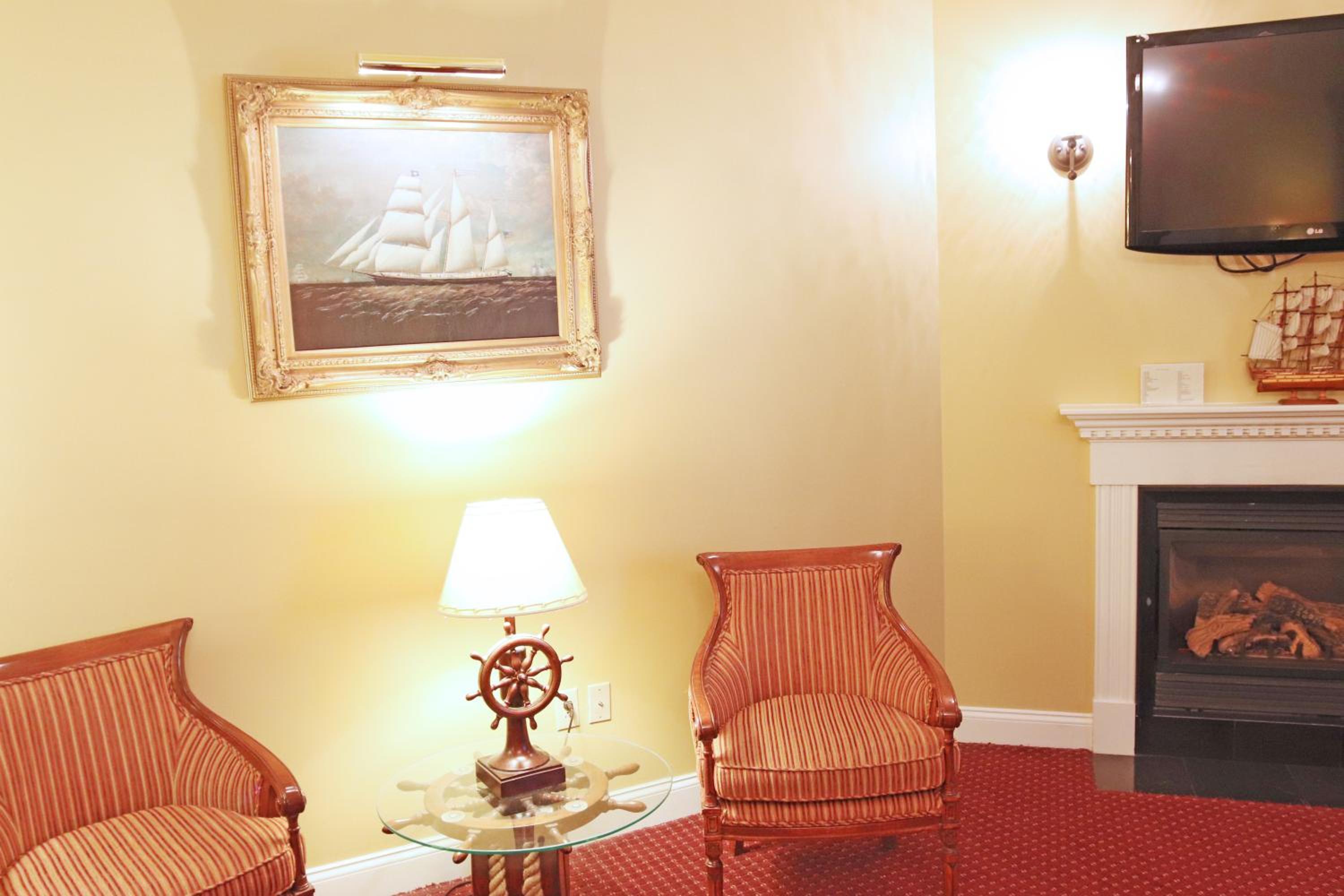 King Suite with Spa Bath and Fireplace - Captain Theme/Non-Smoking - Photo 5