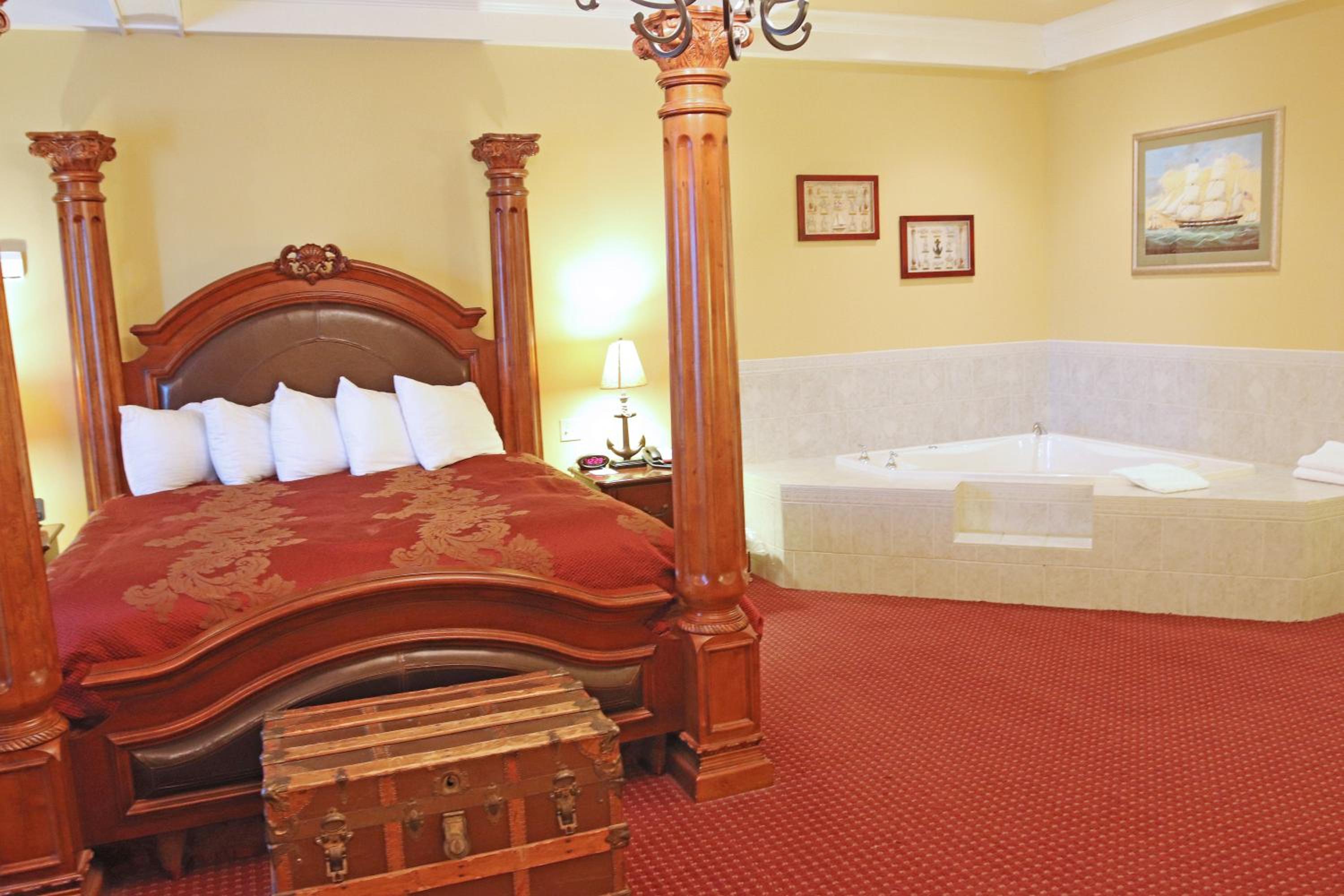King Suite with Spa Bath and Fireplace - Captain Theme/Non-Smoking - Photo 3