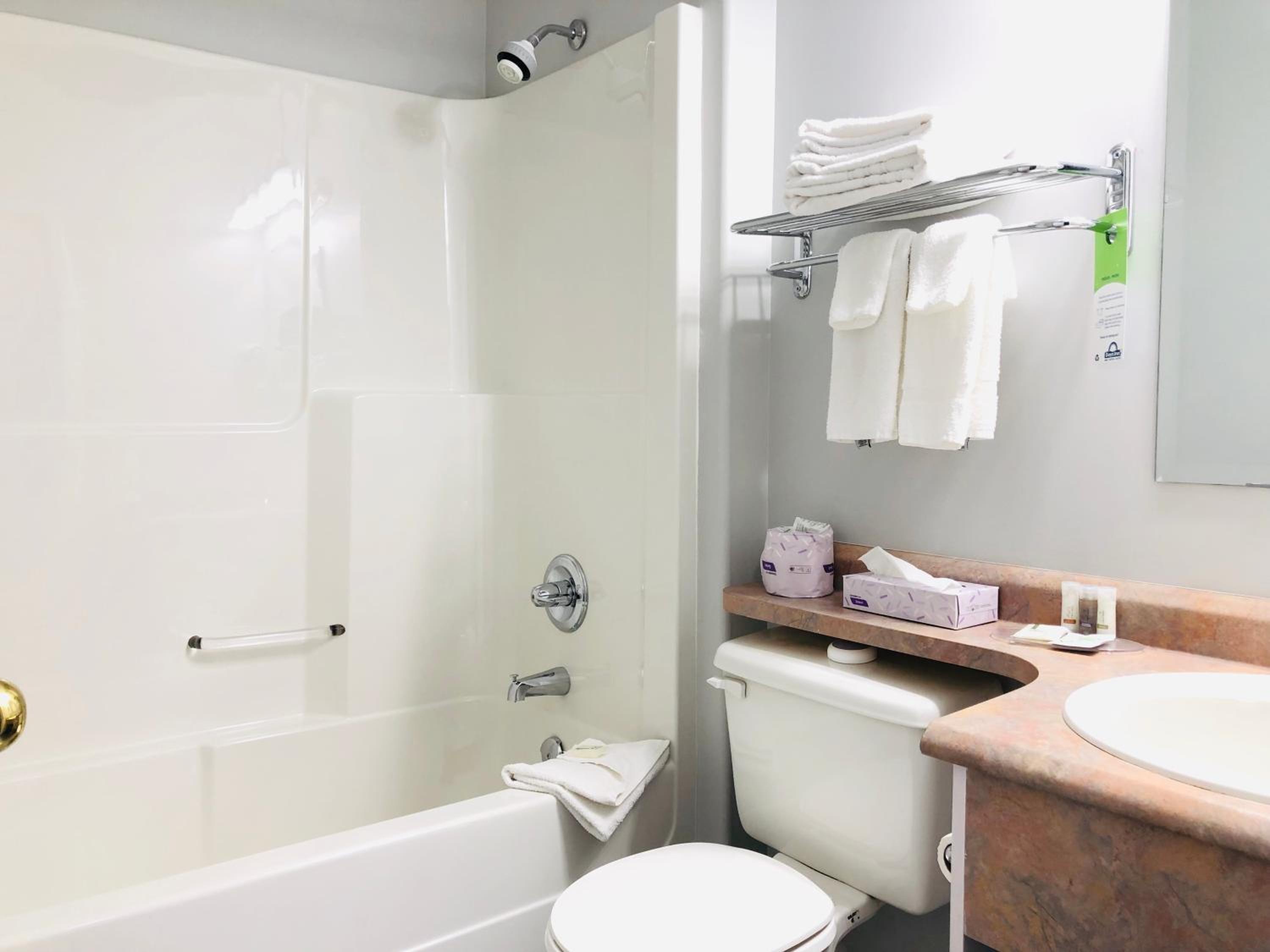 Deluxe Queen Room with Two Queen Beds -Disability Access - Non-Smoking photo 2