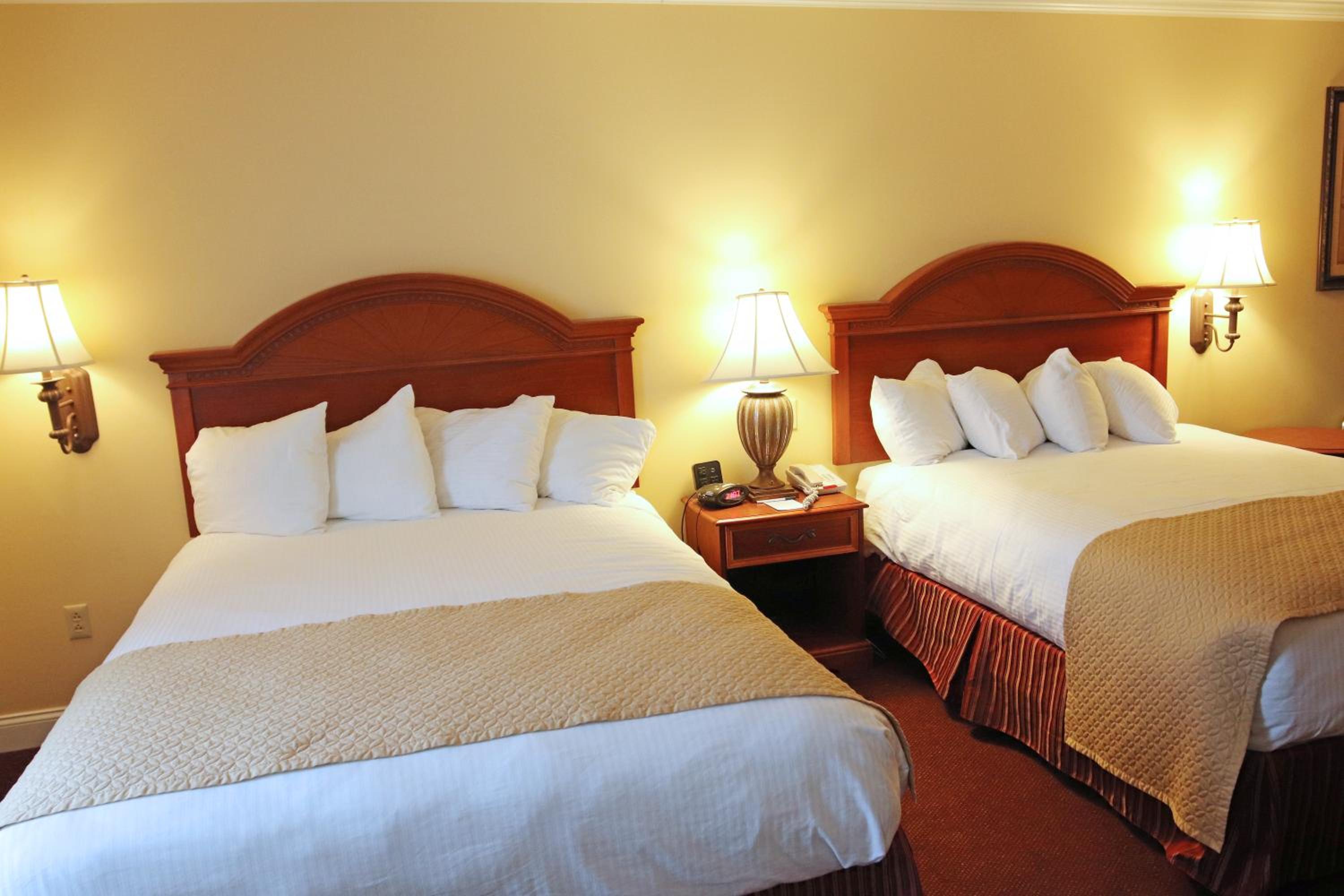 Queen Room with Two Queen Beds - Non-Smoking - Photo 4