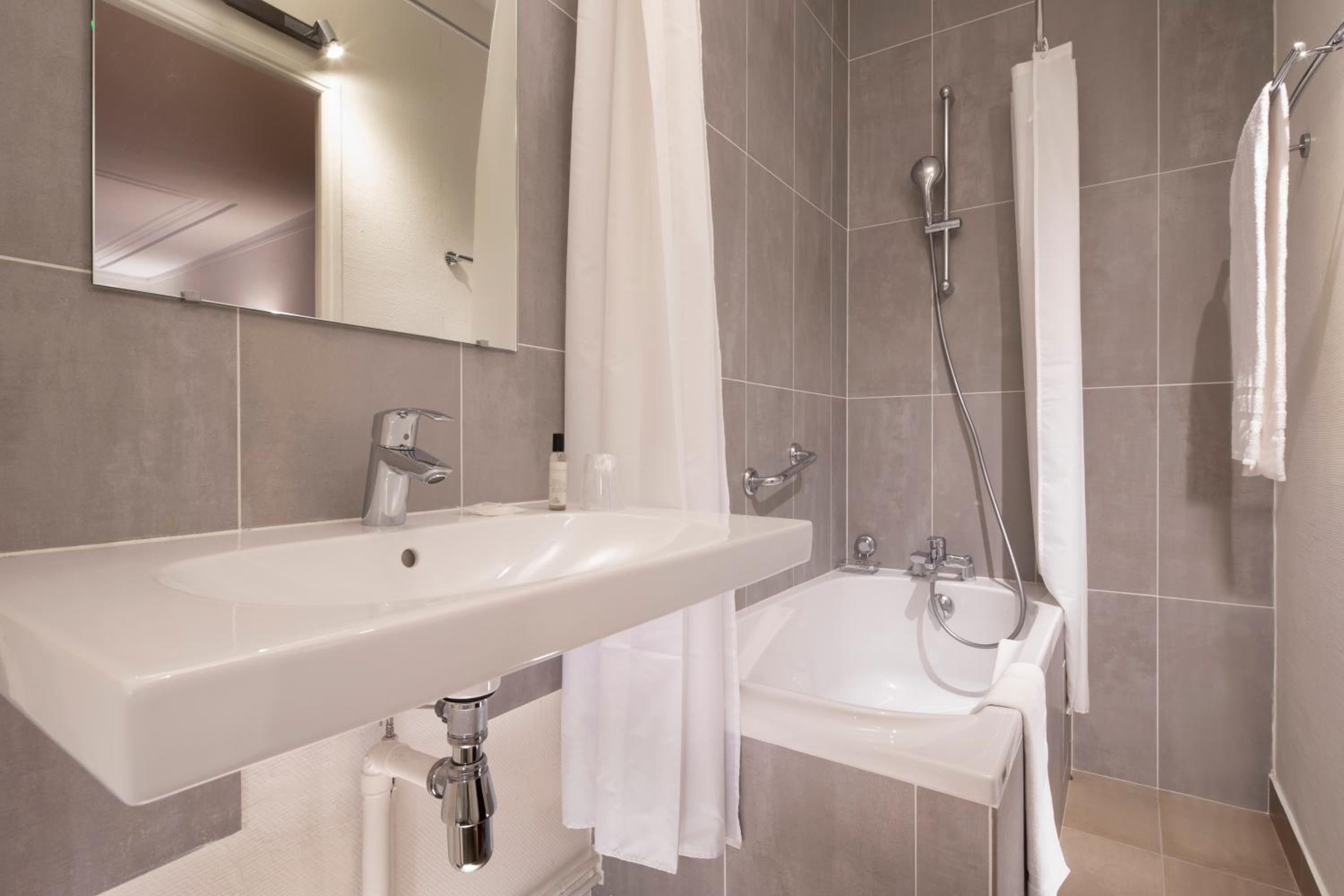 Superior Triple Room photo 2