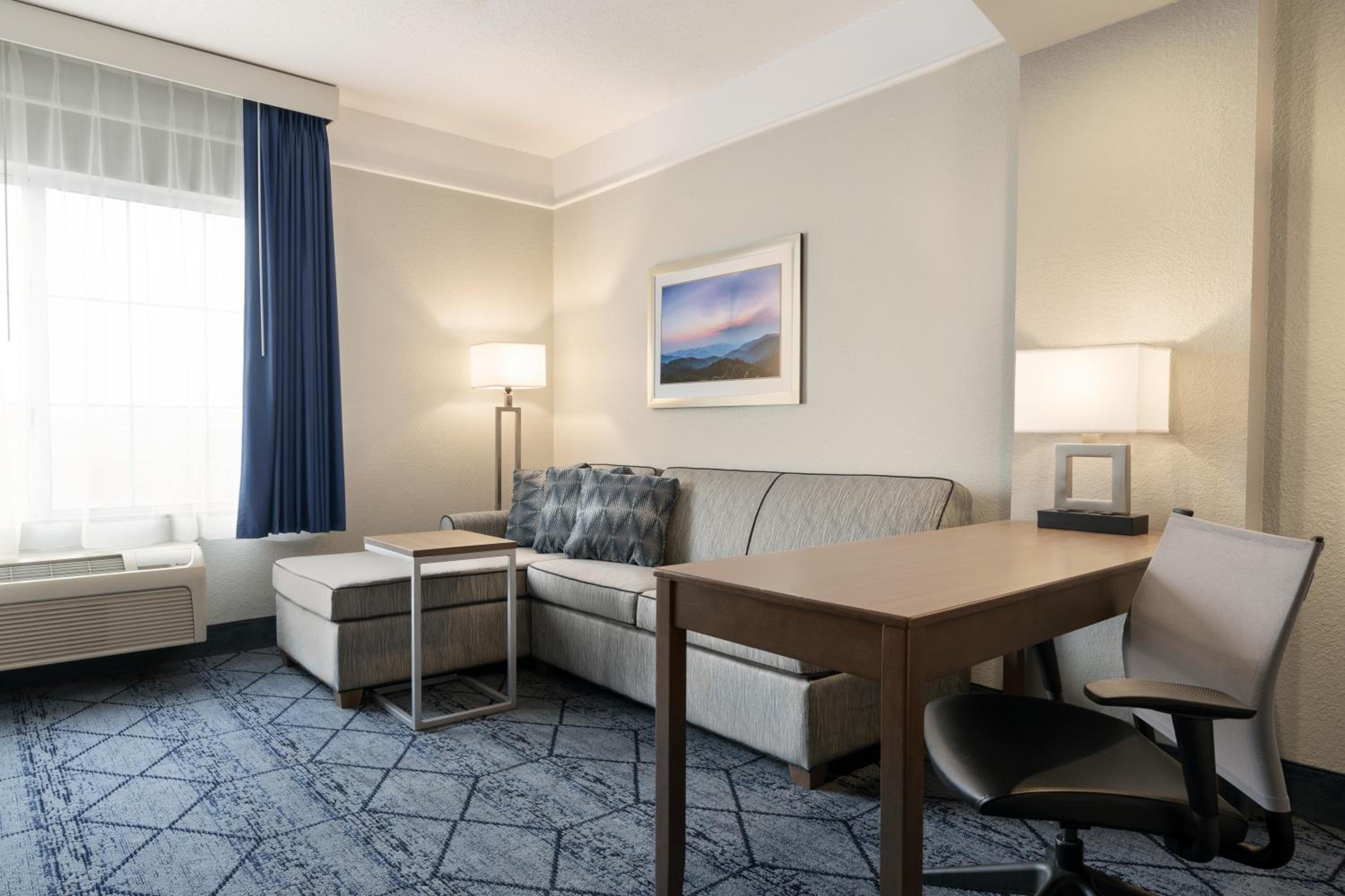 King Suite - Mobility Access/Non-Smoking photo 2
