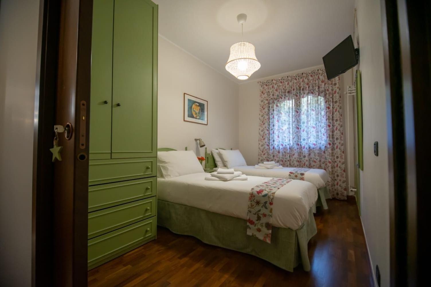 Twin Room with Private External Bathroom photo 3