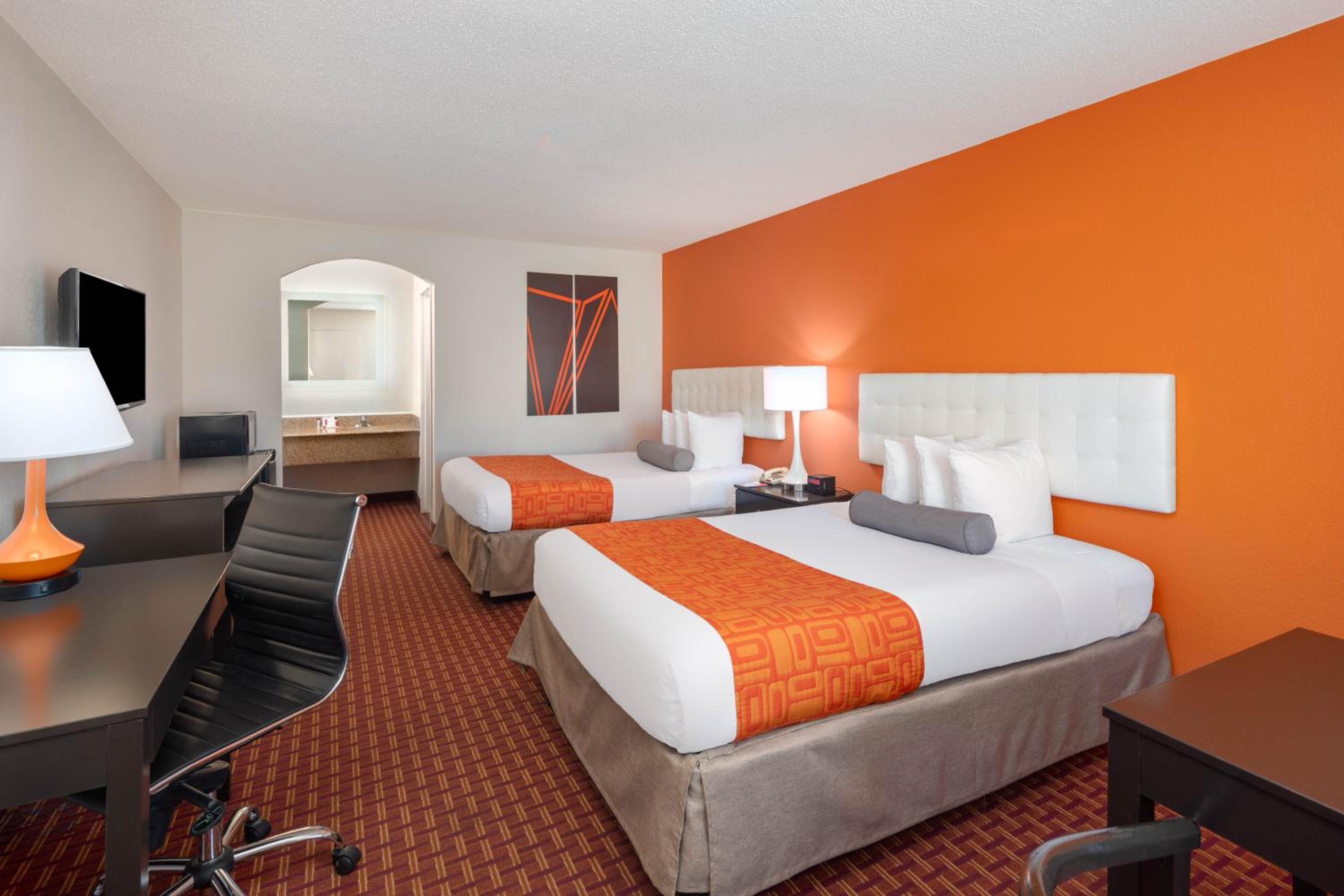 Double Room with Two Double Beds - Non-Smoking - Photo 2