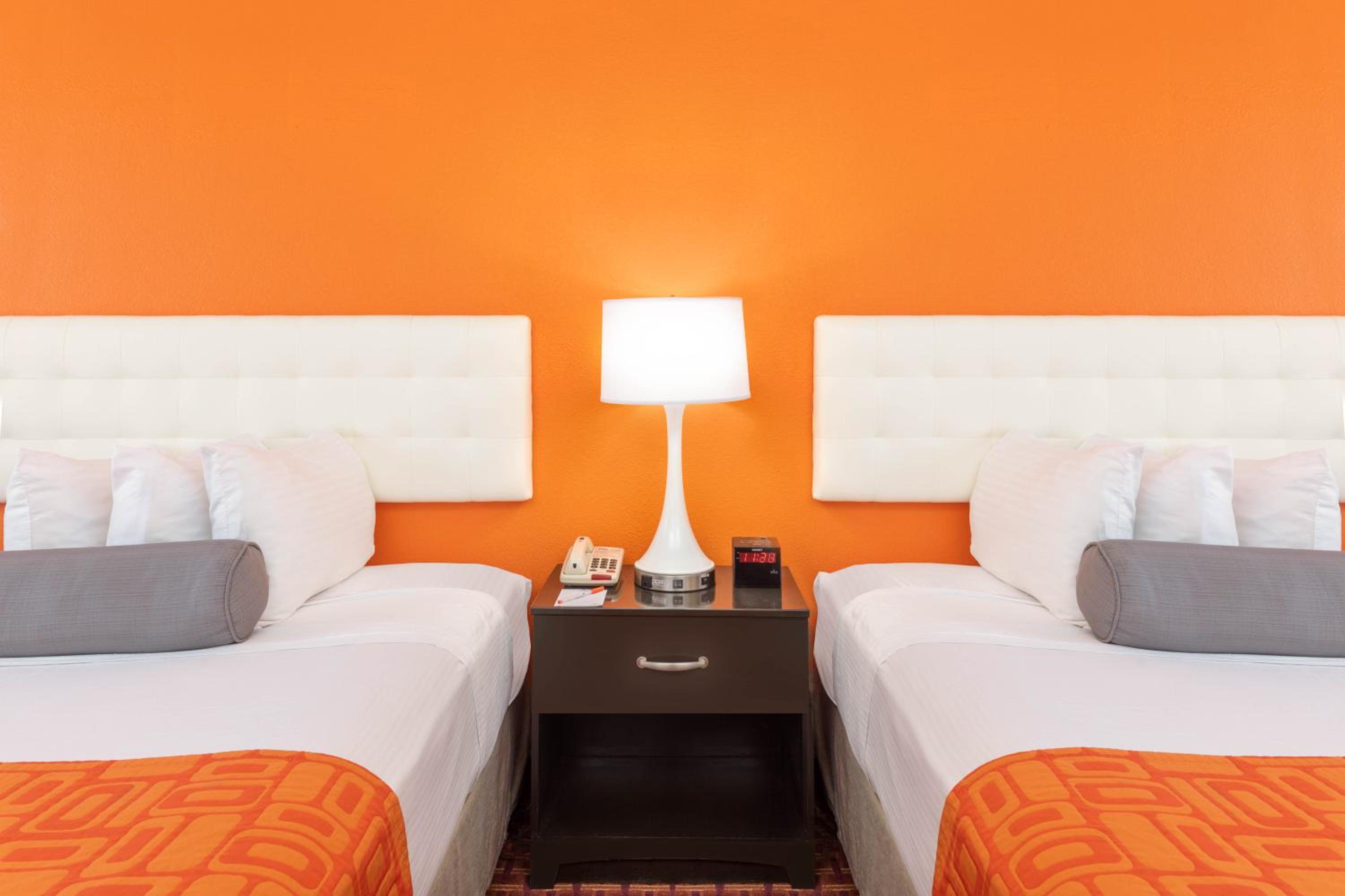 Double Room with Two Double Beds - Non-Smoking - Photo 3