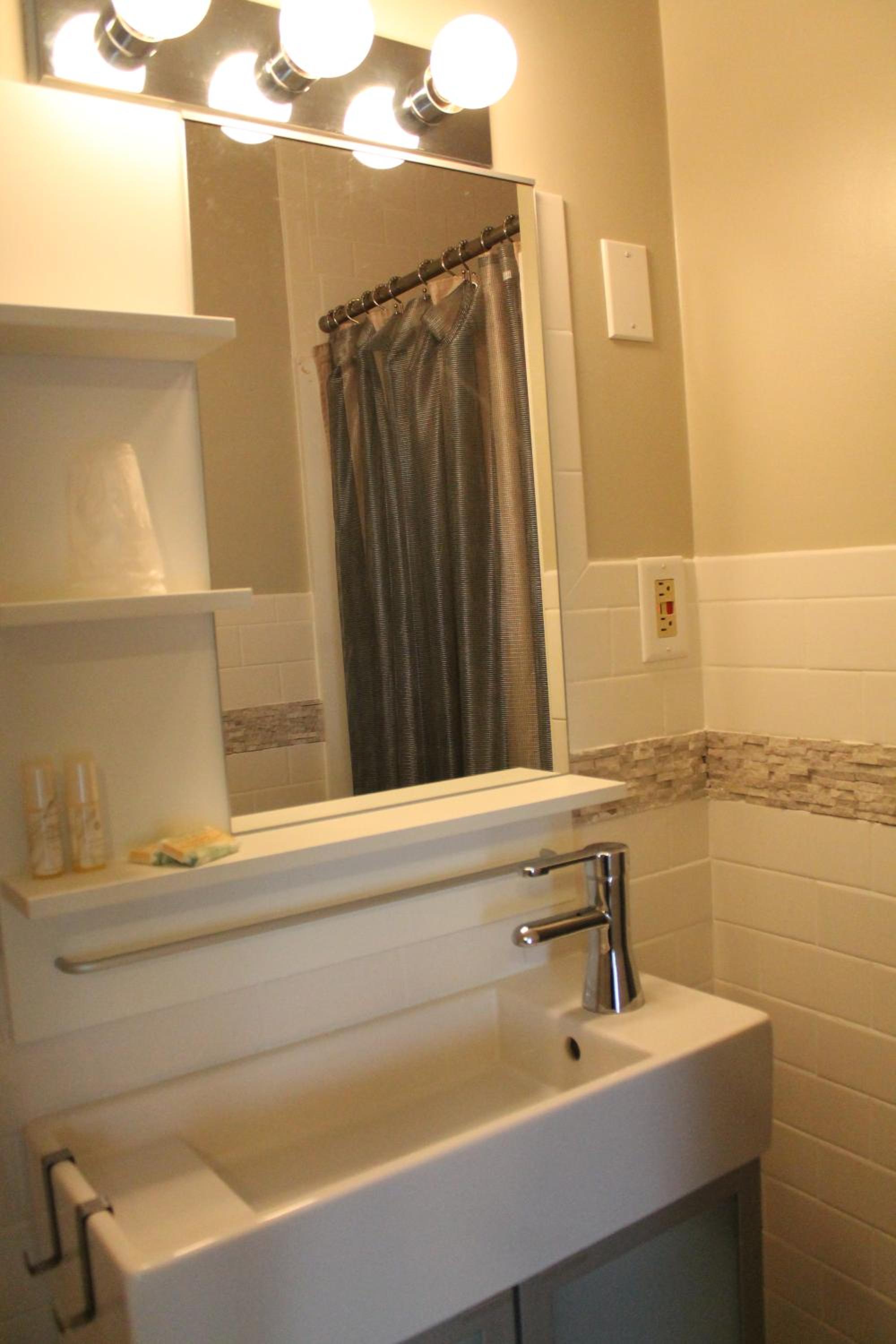 Queen Room photo 2