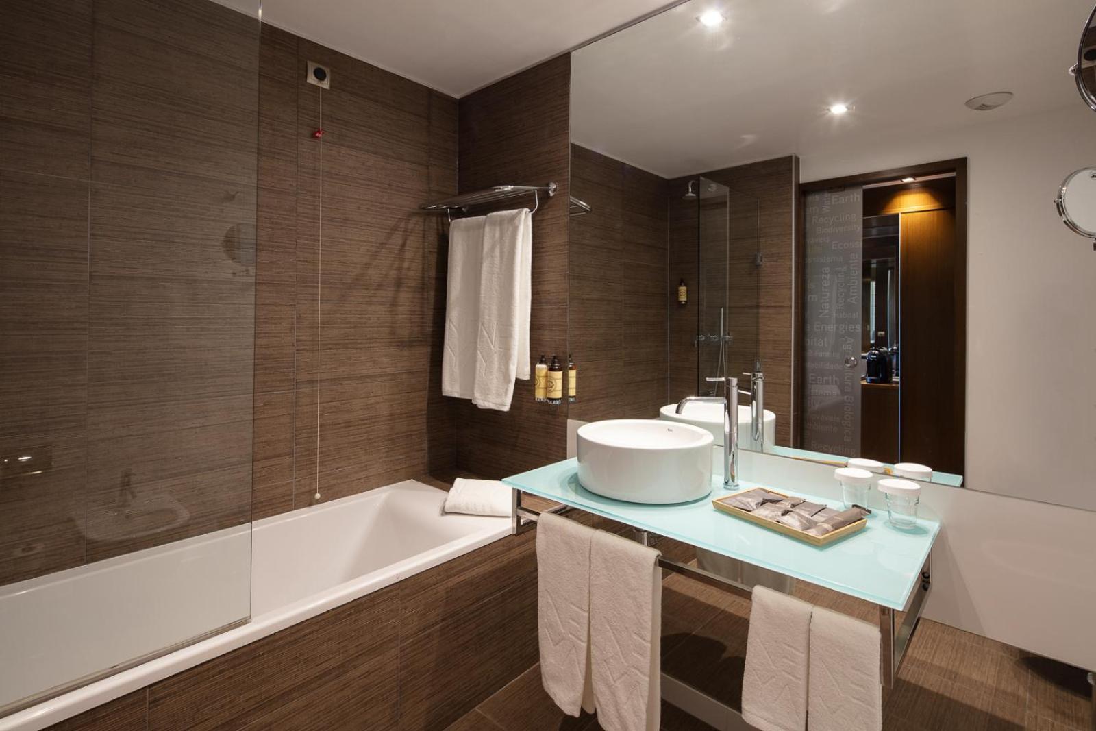 Suite - Photo 10