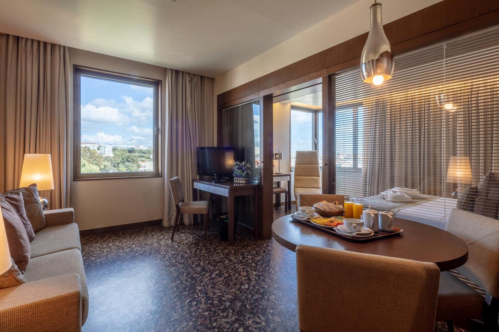 Suite - Photo 12