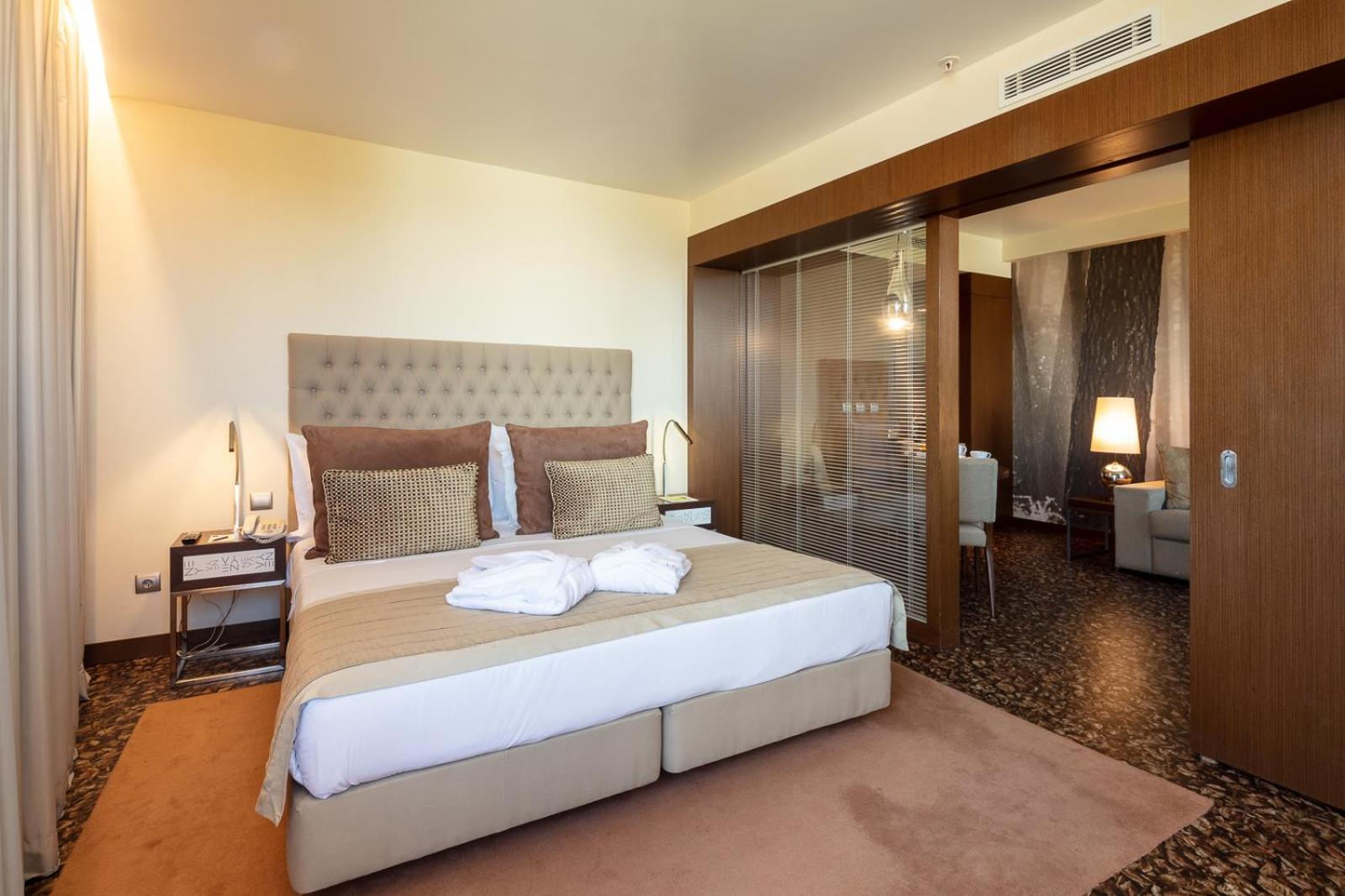 Suite - Photo 14