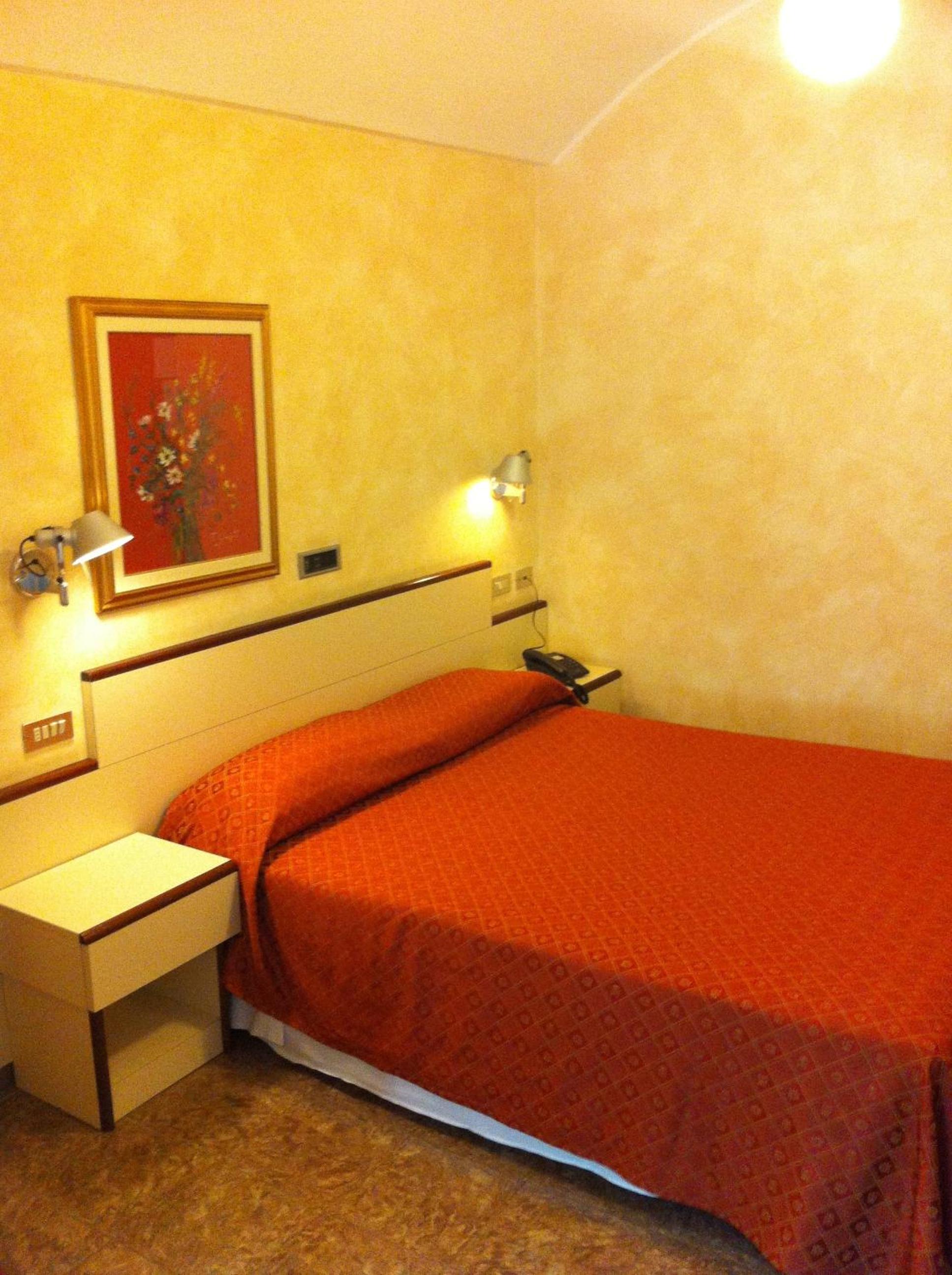 Economy Double or Twin Room photo 3
