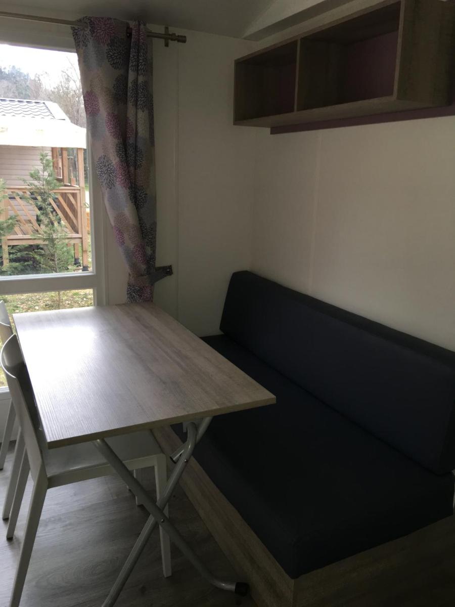 Mobile Home - Photo 3