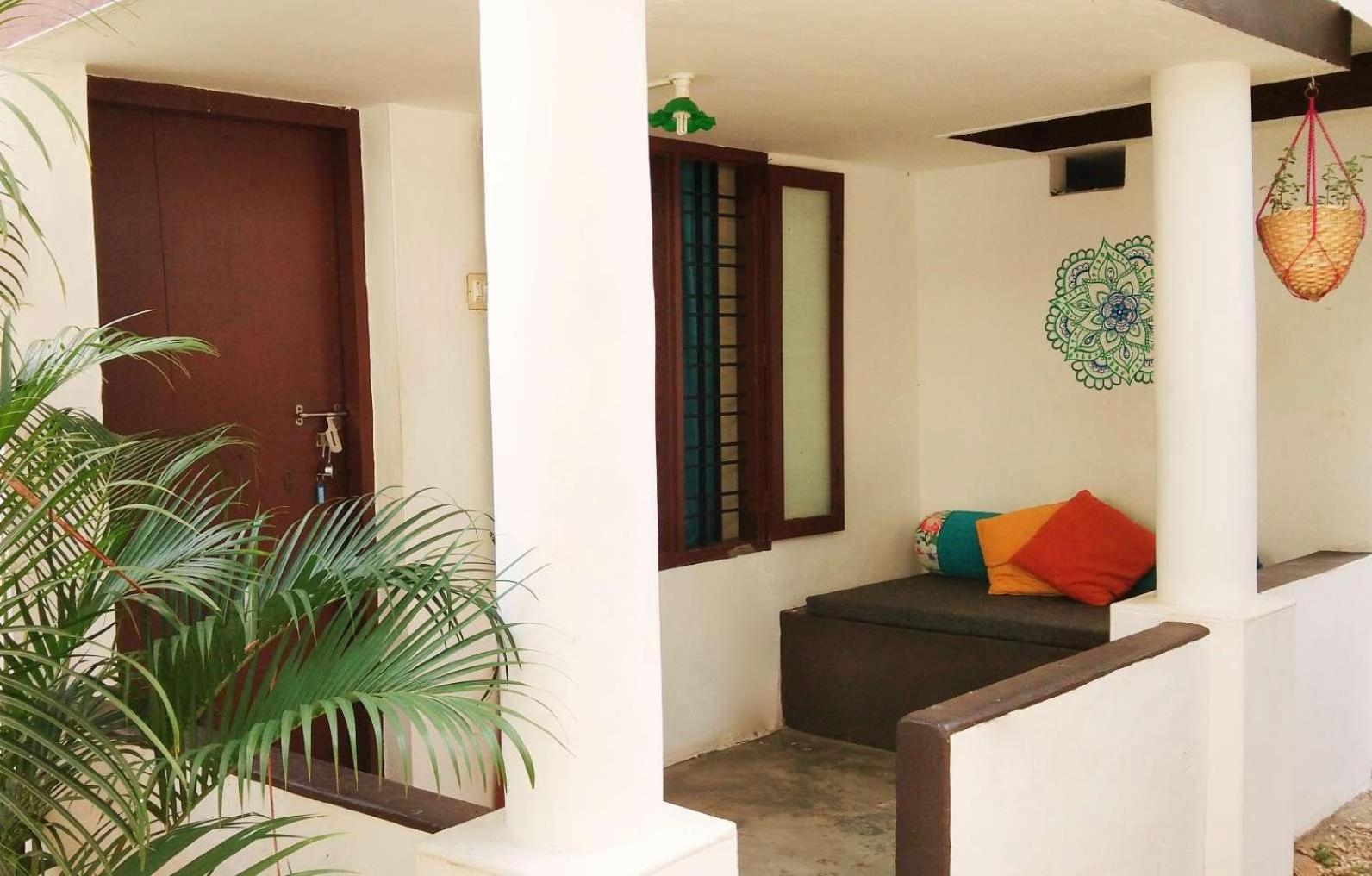 Budget Queen Non AC(Ground floor) - Photo 11