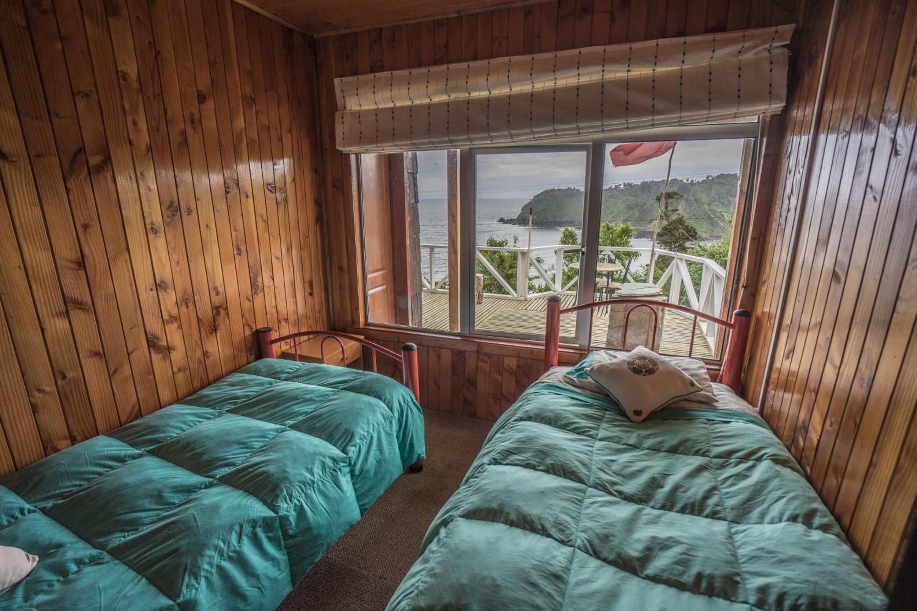 Standard Twin Room with Shared Bathroom photo 2
