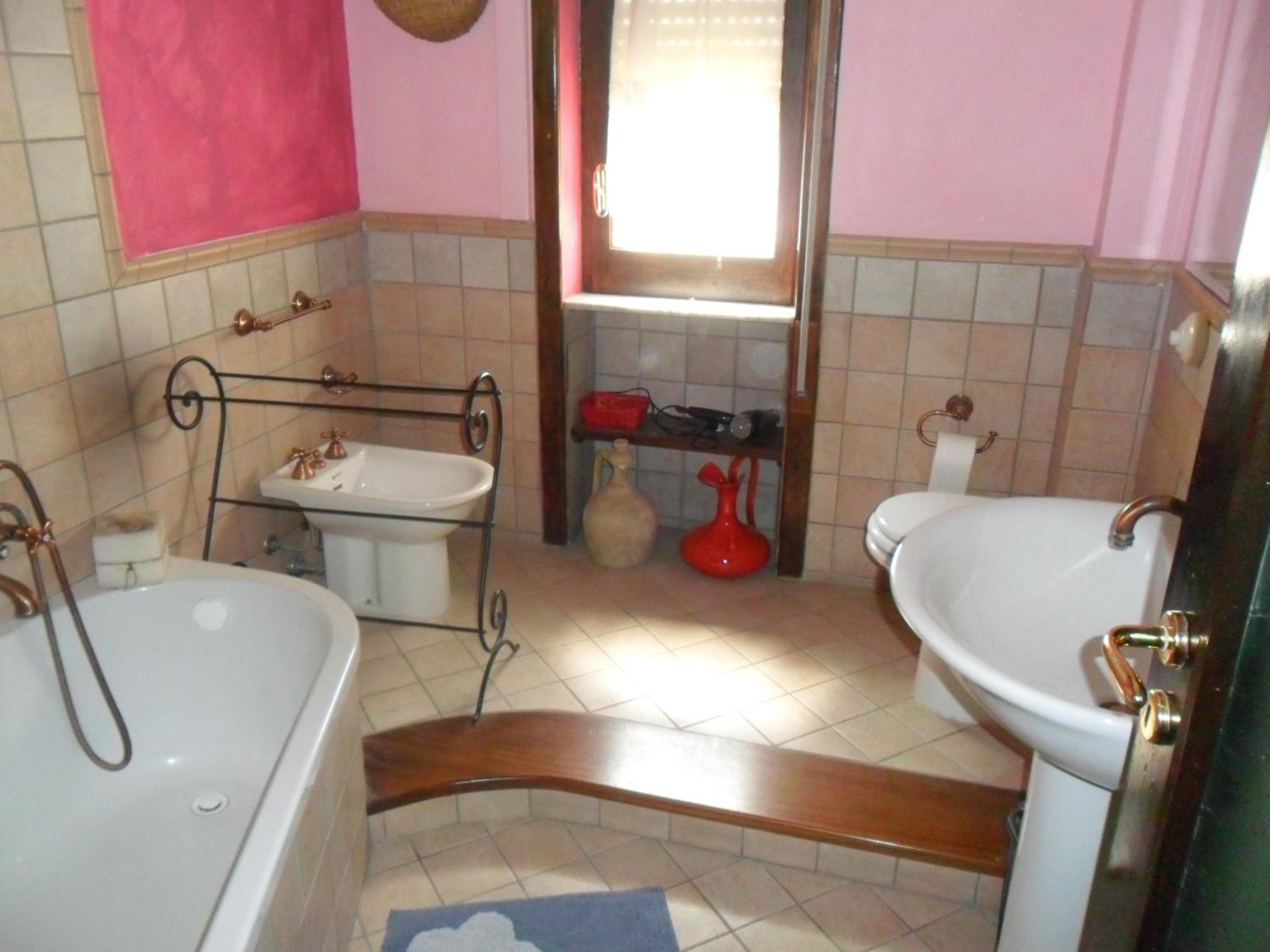 Family Room with Private Bathroom photo 3