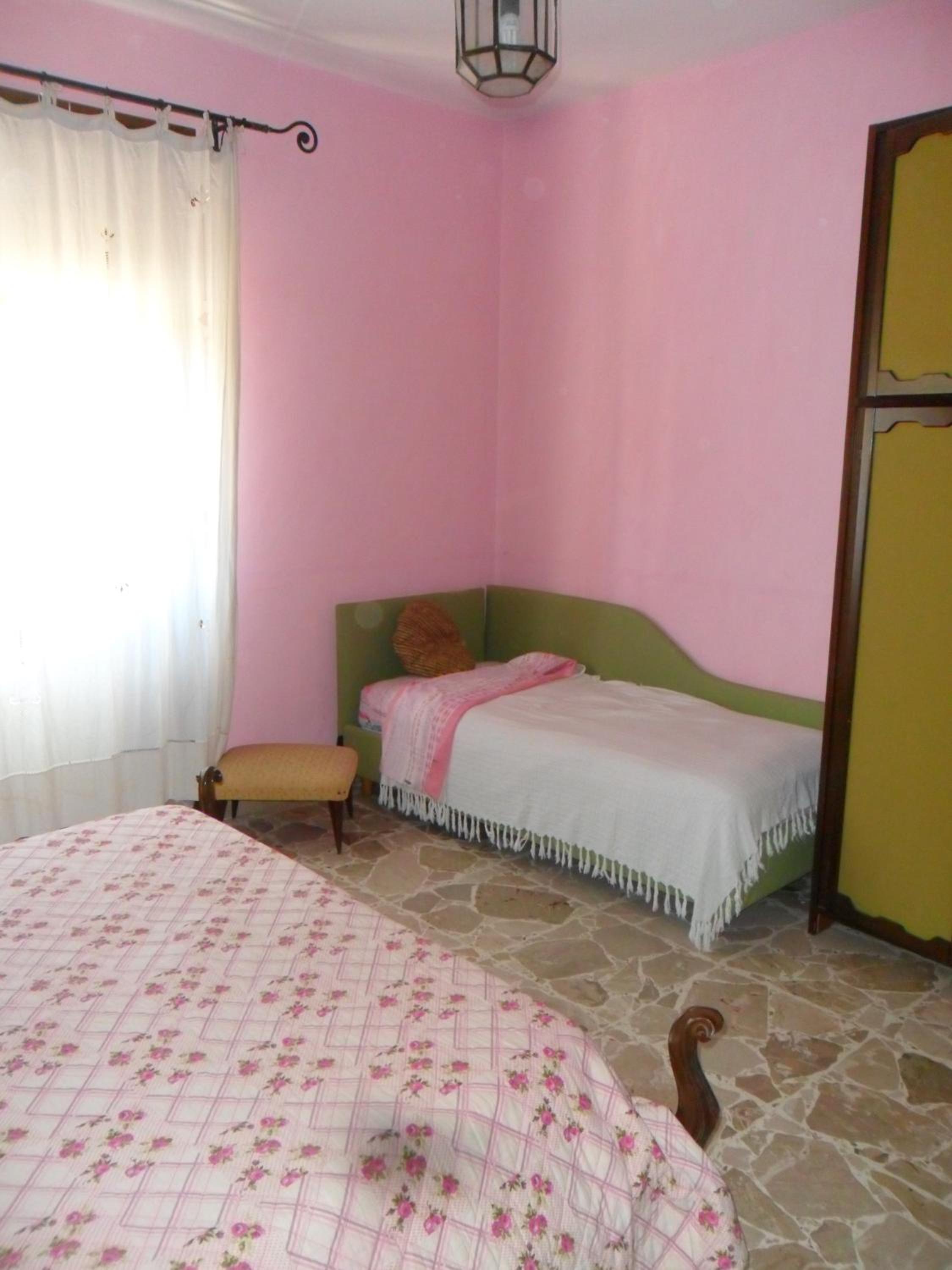 Family Room with Private Bathroom photo 2