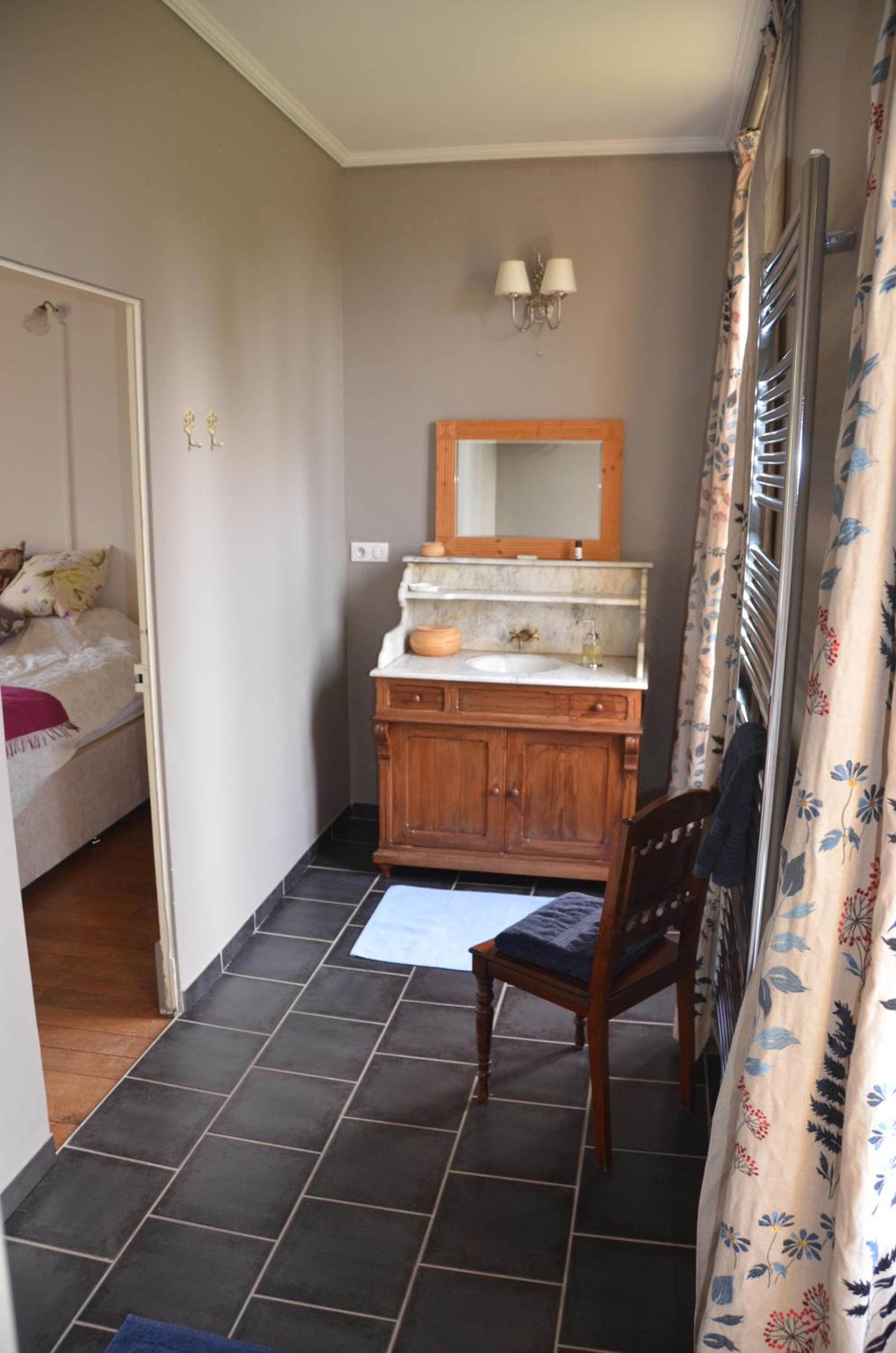 Deluxe Double Room - Photo 16