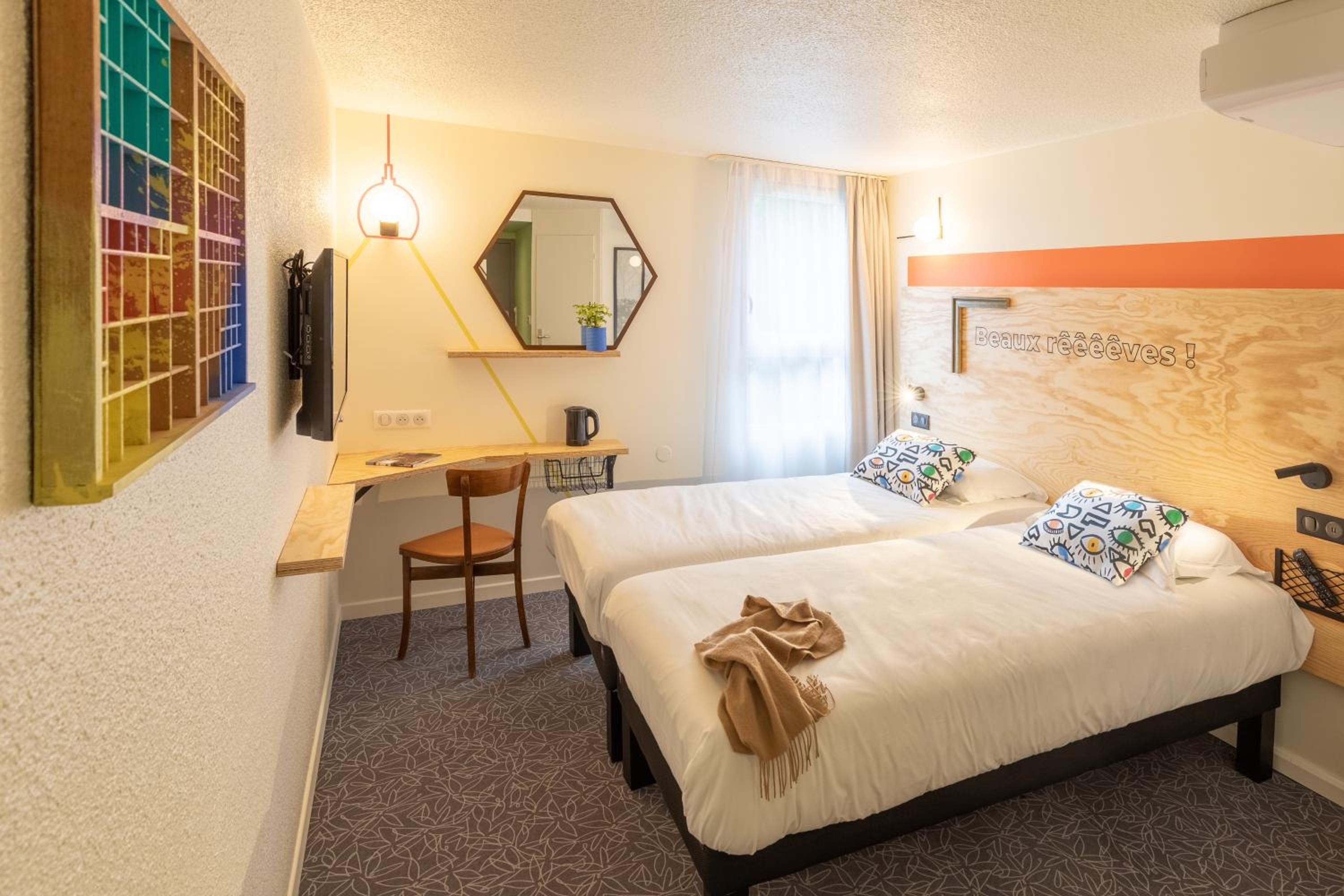 Twin Room - Photo 2