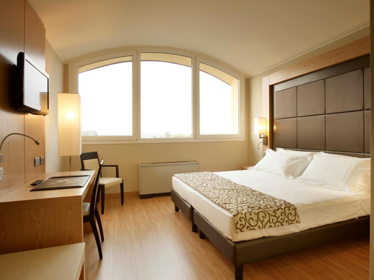 Double Room - Photo 4