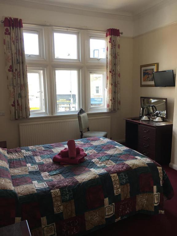 Double Room with Private Bathroom photo 3
