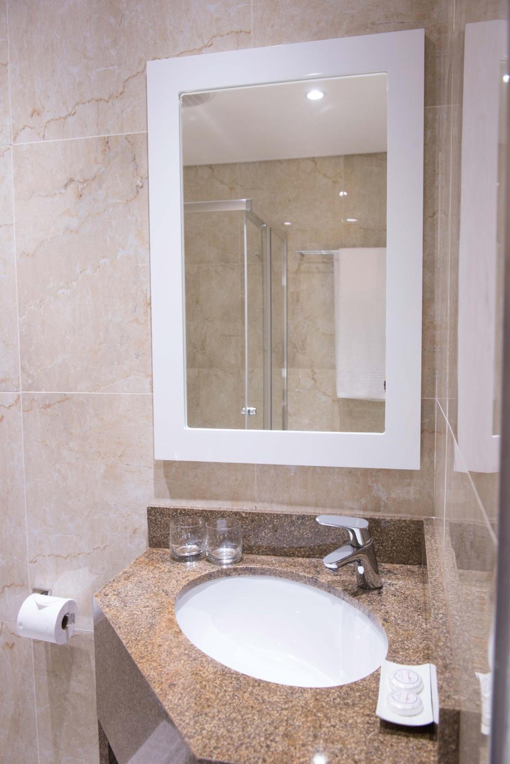 Standard Double Room - Photo 4
