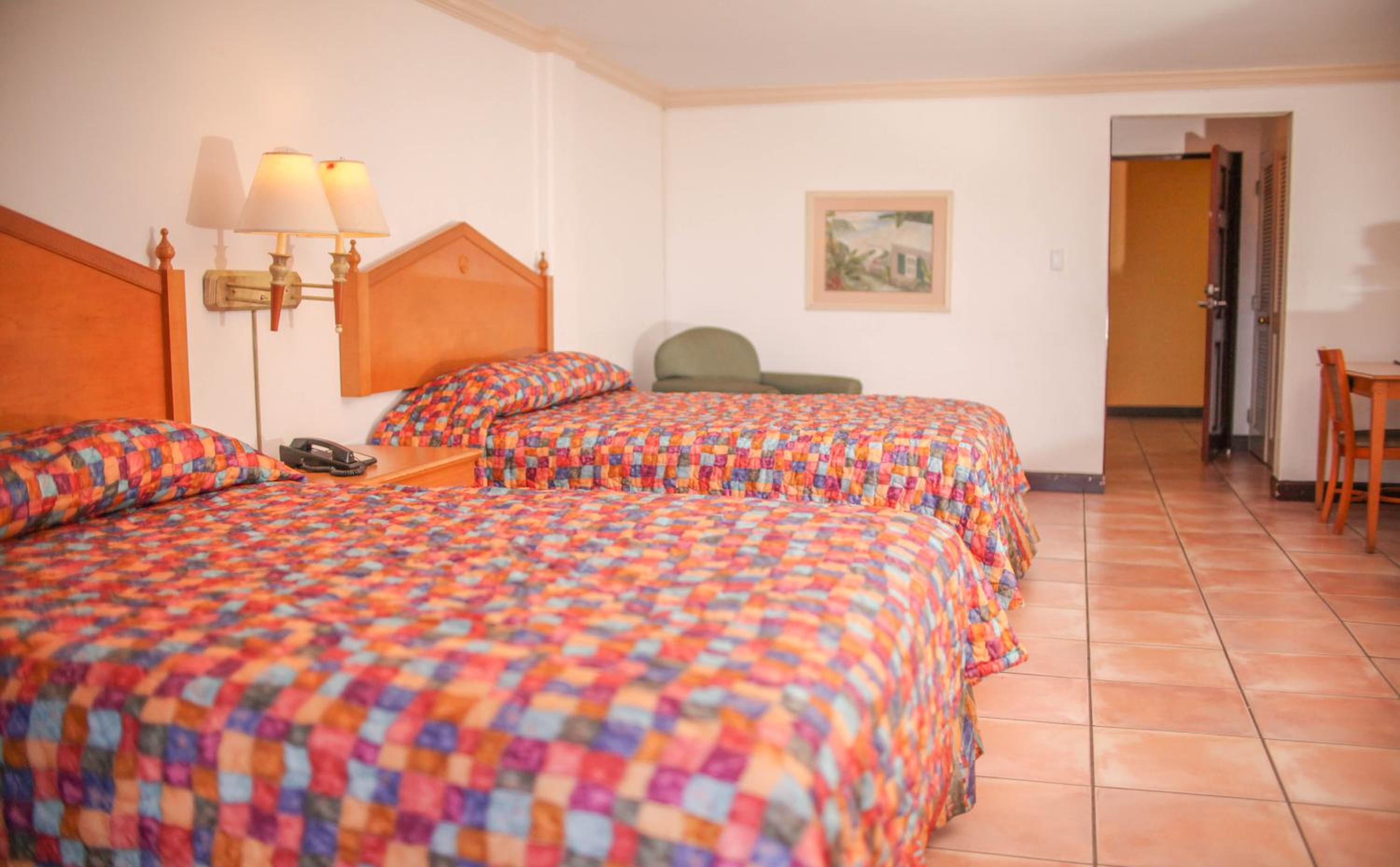 Executive Queen Room with Two Queen Beds photo 2