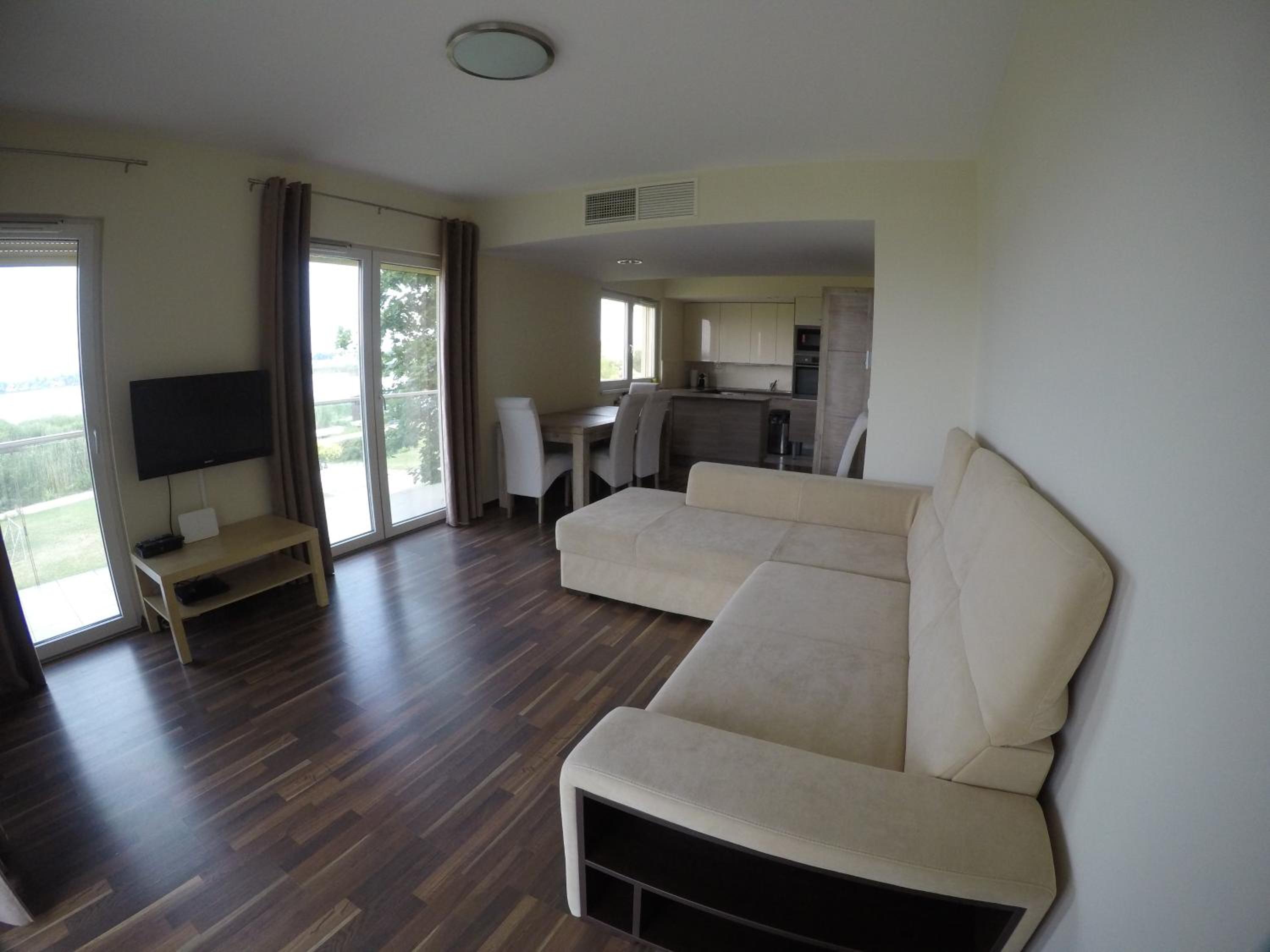 Two-Bedroom Apartment With Lake View photo 1