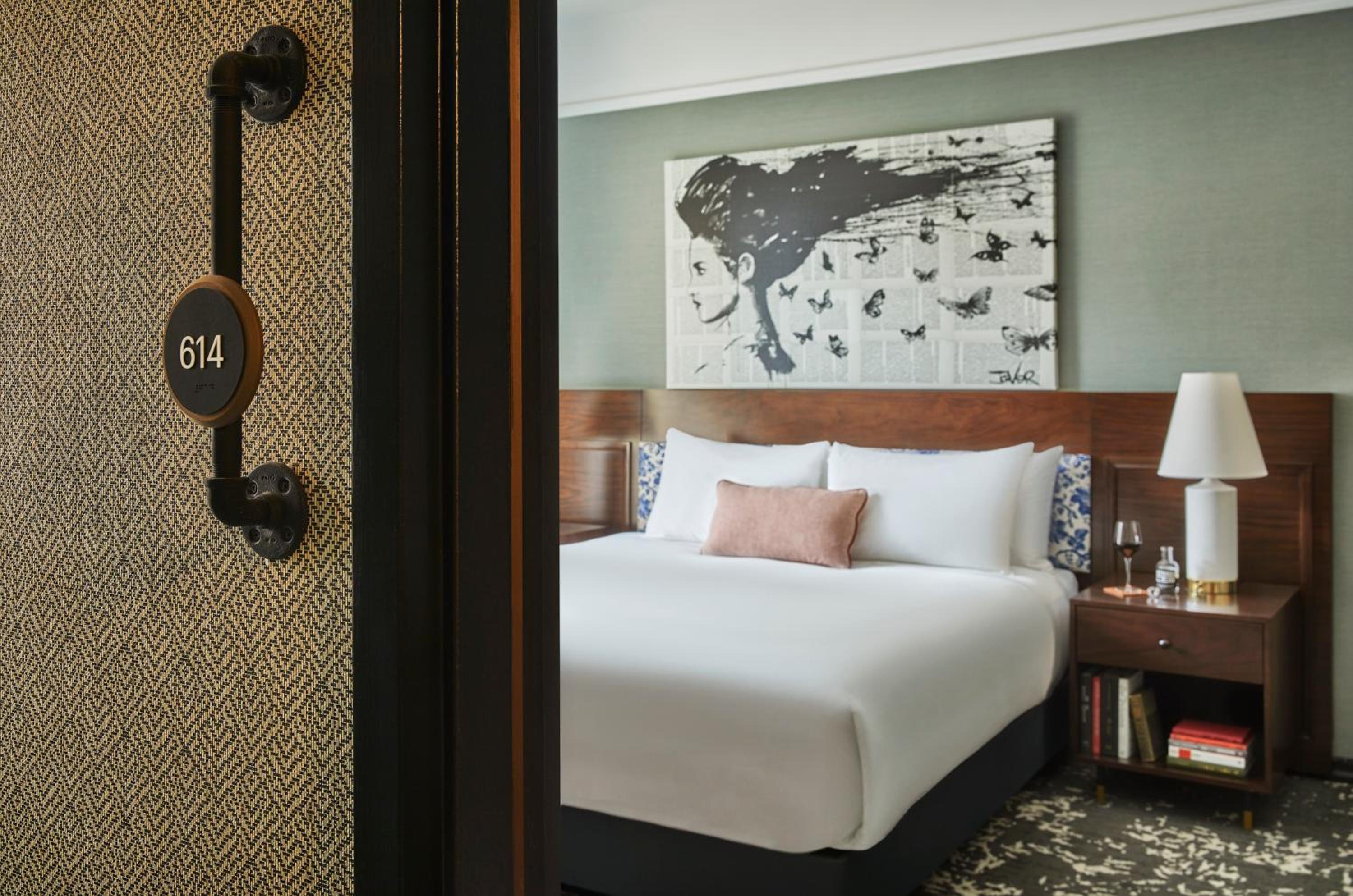 Deluxe King Room - Photo 3